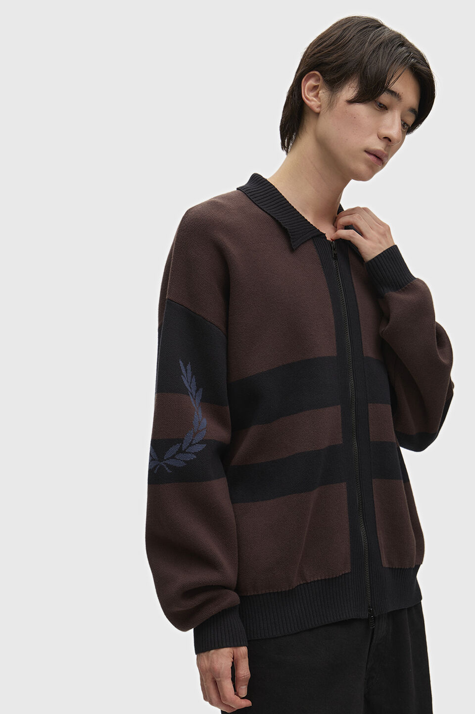 FRED PERRY 「FRED PERRY／TIPPED GRAPHIC ZIP CARDIGAN／ティップライングラフィックジップカーディガン」|カーディガン|