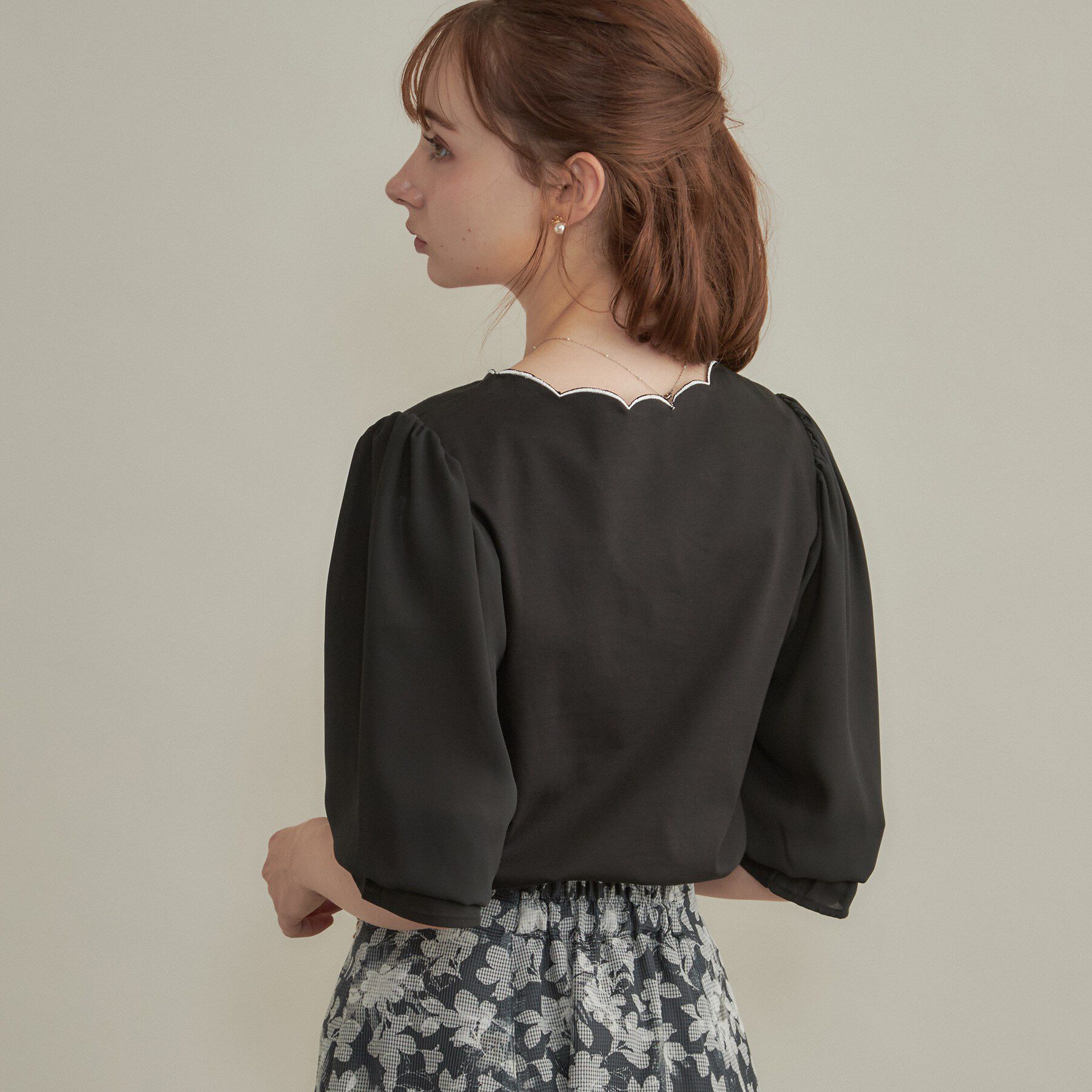 Couture broach「【顔まわり華やぐ・UVカット】スカラ刺繍トップス」|Tシャツ・カットソー|
