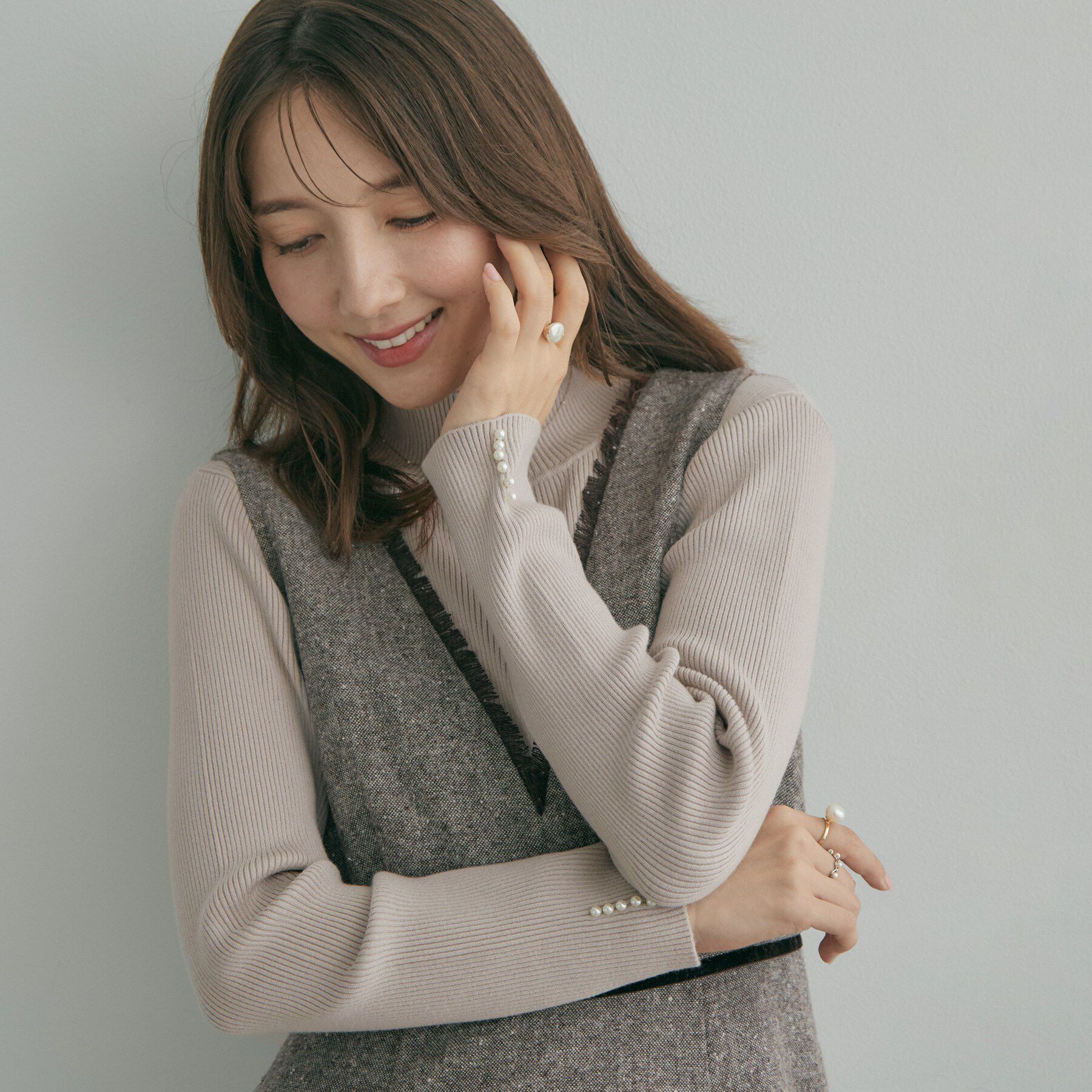 Couture broach「【大人フェミニンのBASIC】パール調リブニット【吸湿発熱・静電気防止・抗菌防臭・洗濯機可】」|ニット・セーター|ライトグレー(011