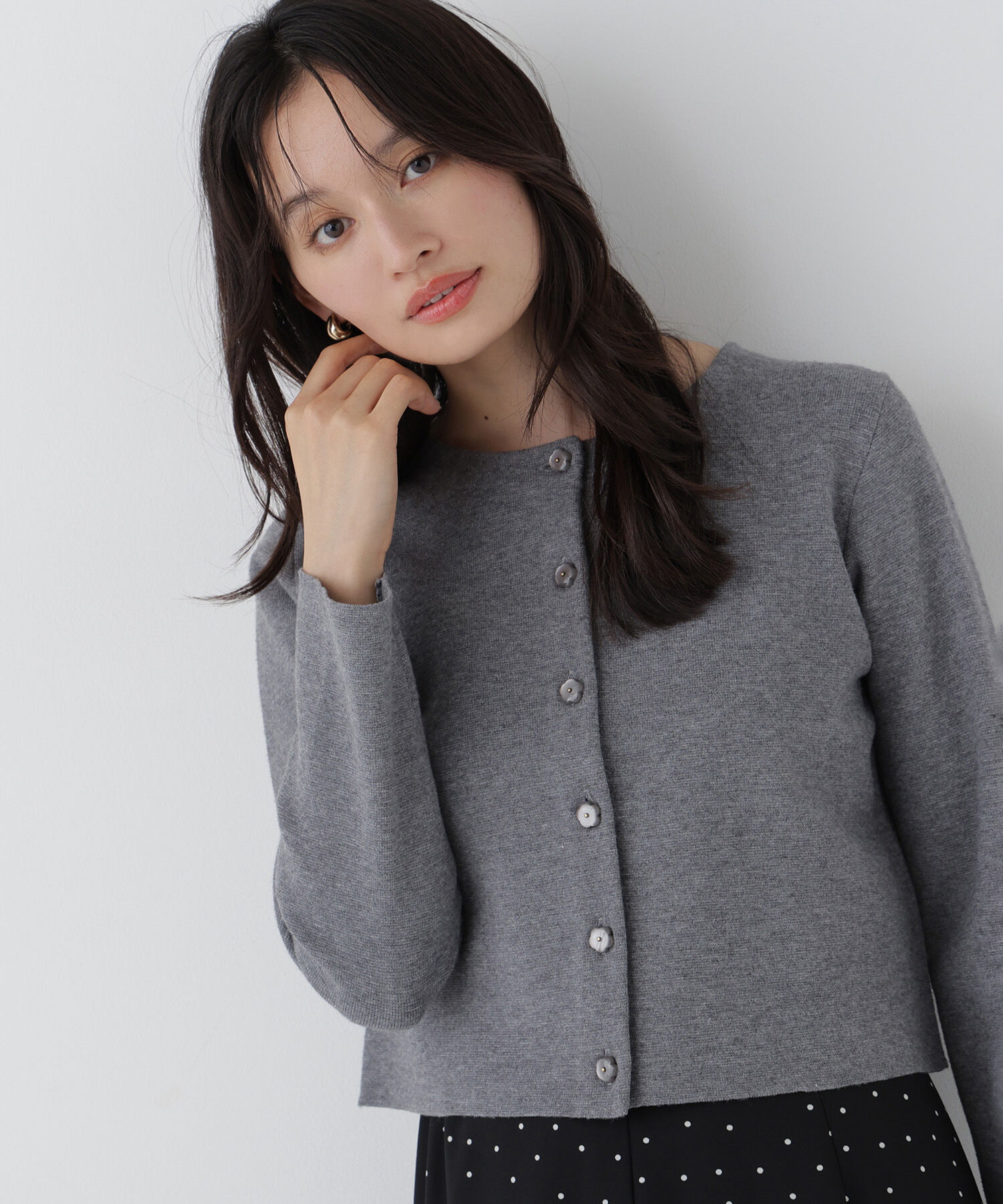  「フラワーボタンニットジャケット　26AW」|ニット・セーター|グレー