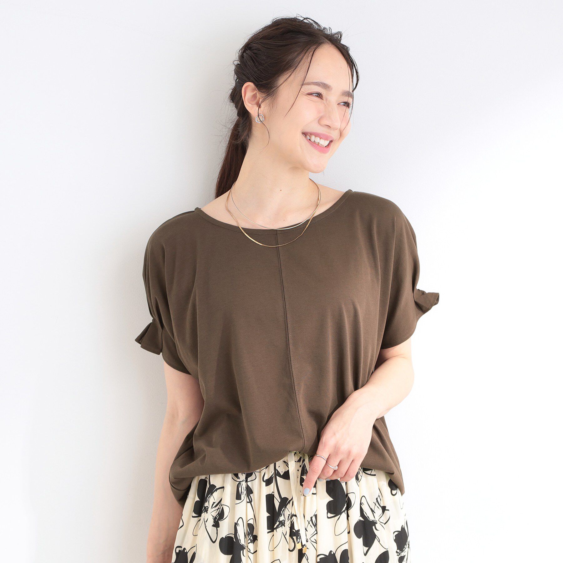 SHOO･LA･RUE「【S-LL/UV/プチプラ】お袖タックで好印象 デザインTシャツ」|Tシャツ・カットソー|