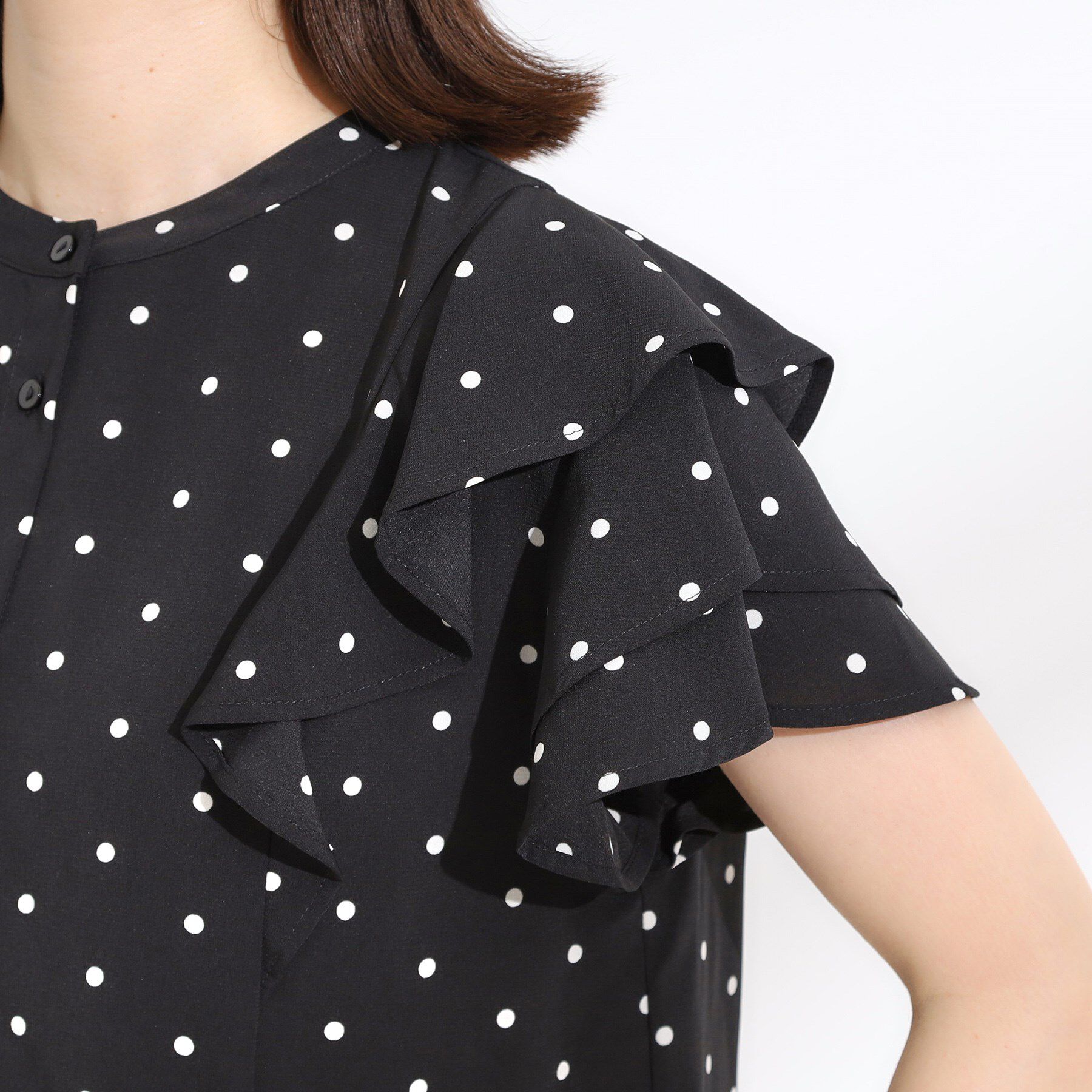 SHOO･LA･RUE「【無地/ドット柄】お袖フリルが華やぐ きれいめブラウス」|シャツ・ブラウス|