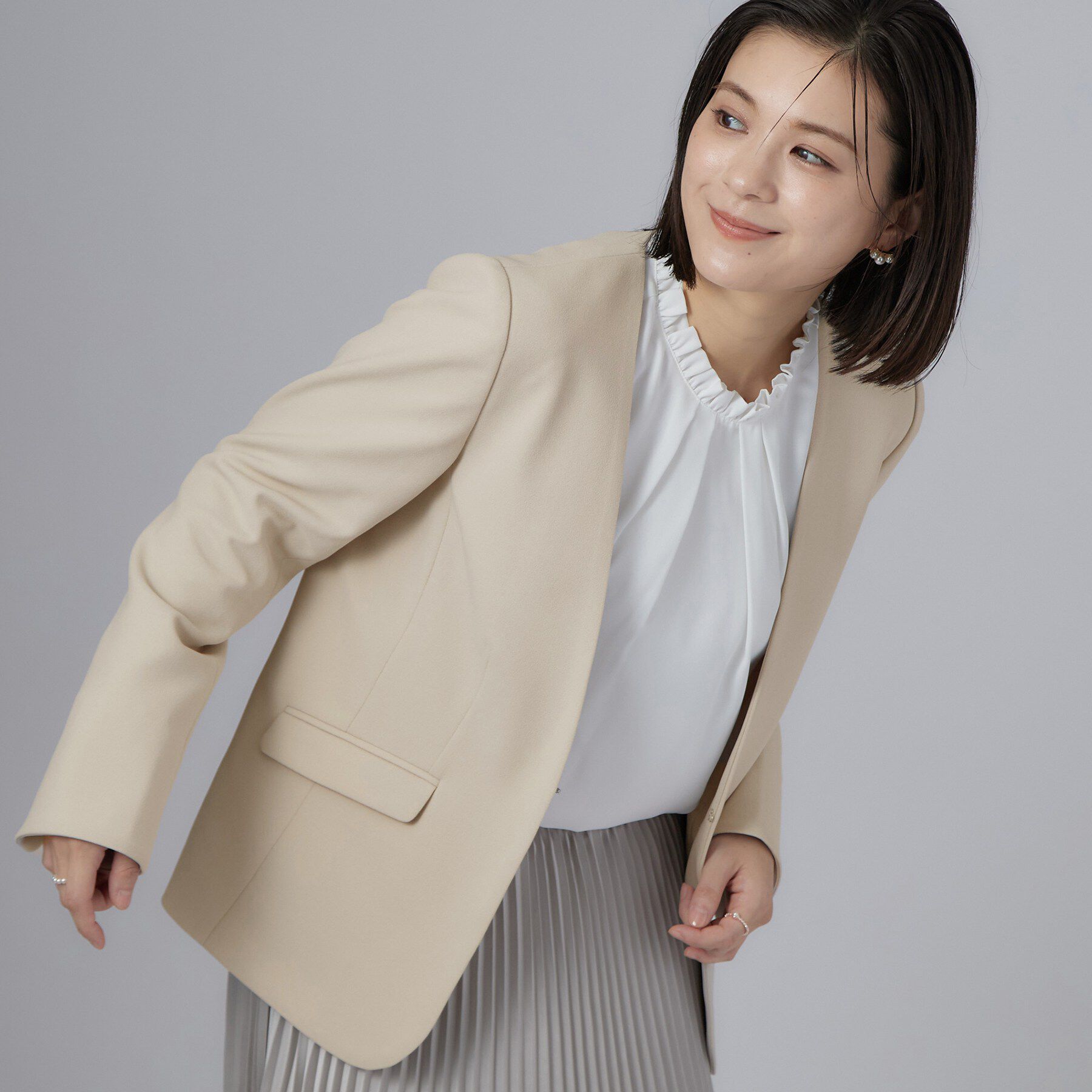 SHOO･LA･RUE「【セレモニー/通勤/S-3L】カットジョーゼット ノーカラージャケット」|ノーカラージャケット|グレージュ(050)