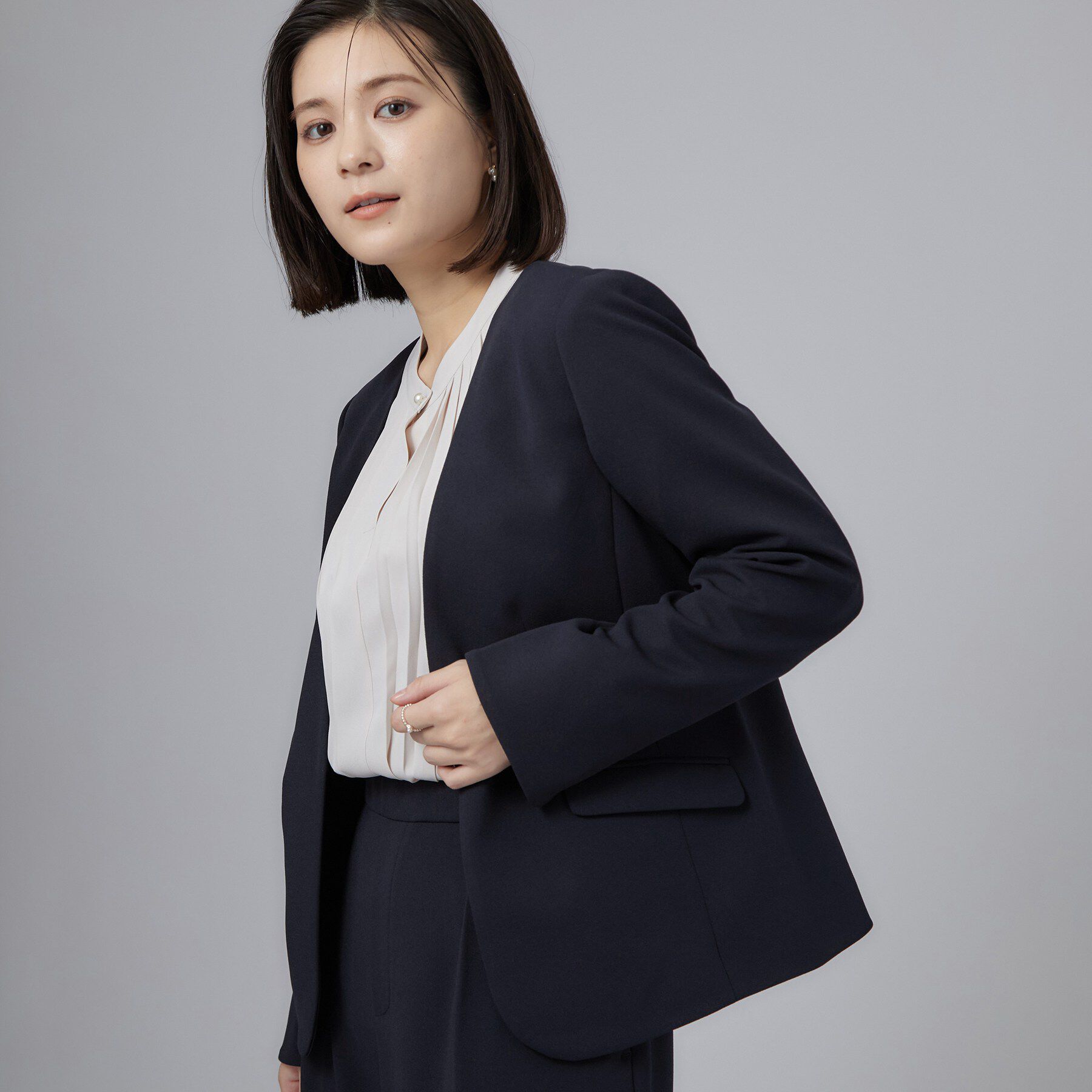 SHOO･LA･RUE「【セレモニー/通勤/S-3L】カットジョーゼット ノーカラージャケット」|ノーカラージャケット|ネイビー(094)