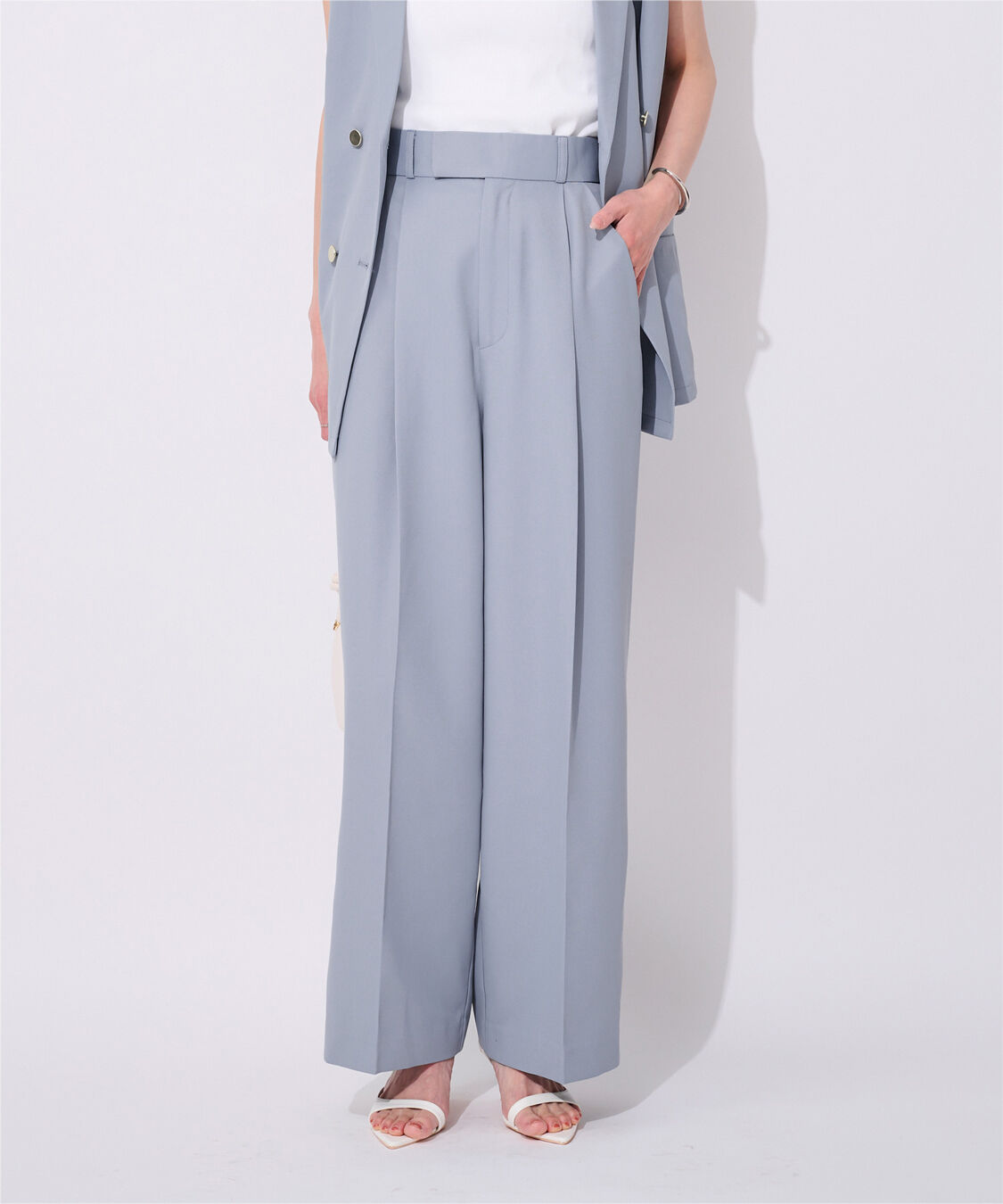 ur's「美シルエットワンタックワイドパンツ」|スラックス|
