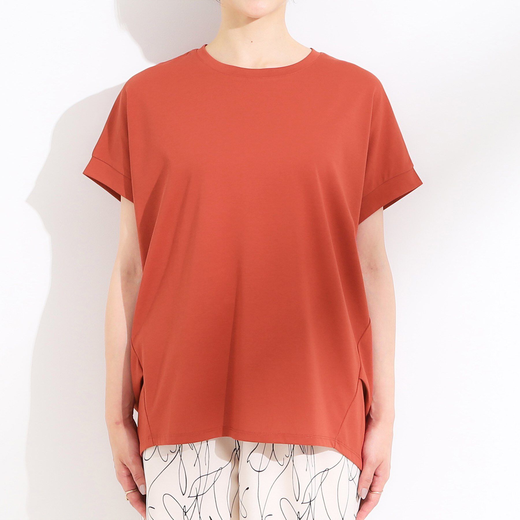 SHOO･LA･RUE「【S-LL/汗ジミ軽減/ひんやり/UV】体型カバーに タック入りドルマントップス」|Tシャツ・カットソー|