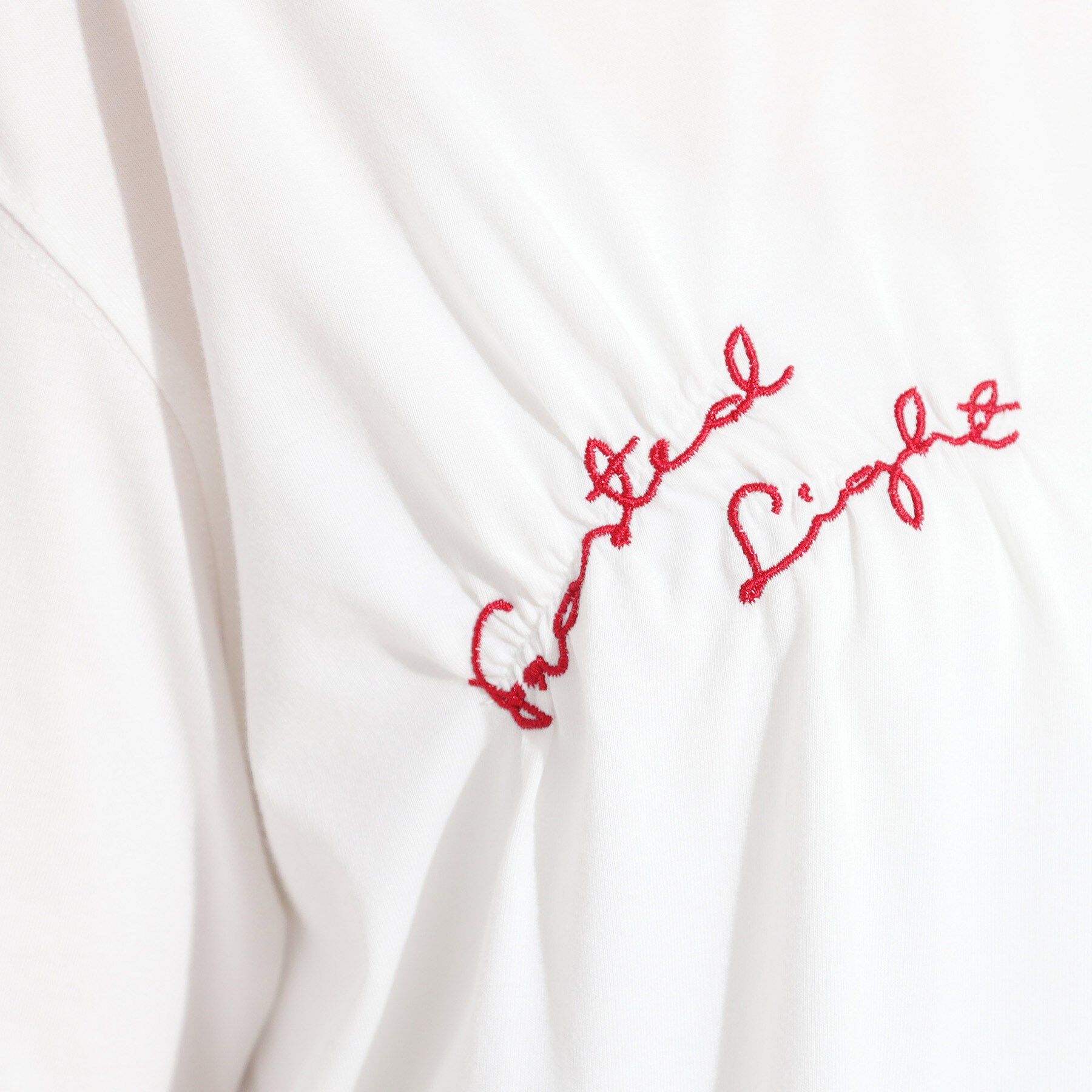 SHOO･LA･RUE「【ひんやり】大人のカジュアルスタイルに レタリング刺繍Tシャツ」|Tシャツ・カットソー|