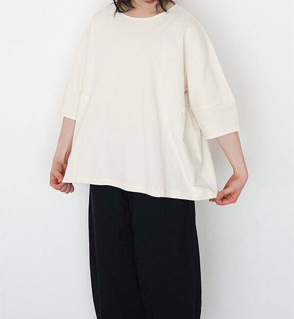 オオカミとフクロウ「オオカミと窓辺の小さな灯り&ldquo;つばめ&rdquo;」|Tシャツ・カットソー|アイボリー