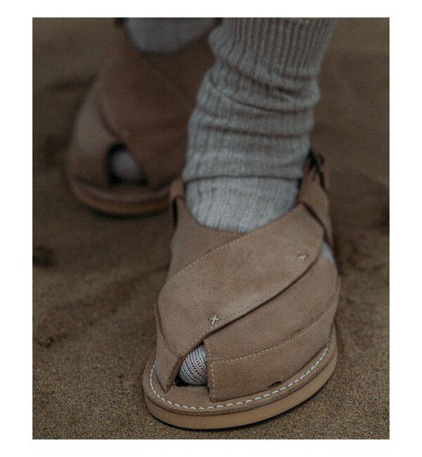 BEAMS PLUS「KOVALAM / 別注 X-STRAP SANDAL SUEDE」|サンダル|
