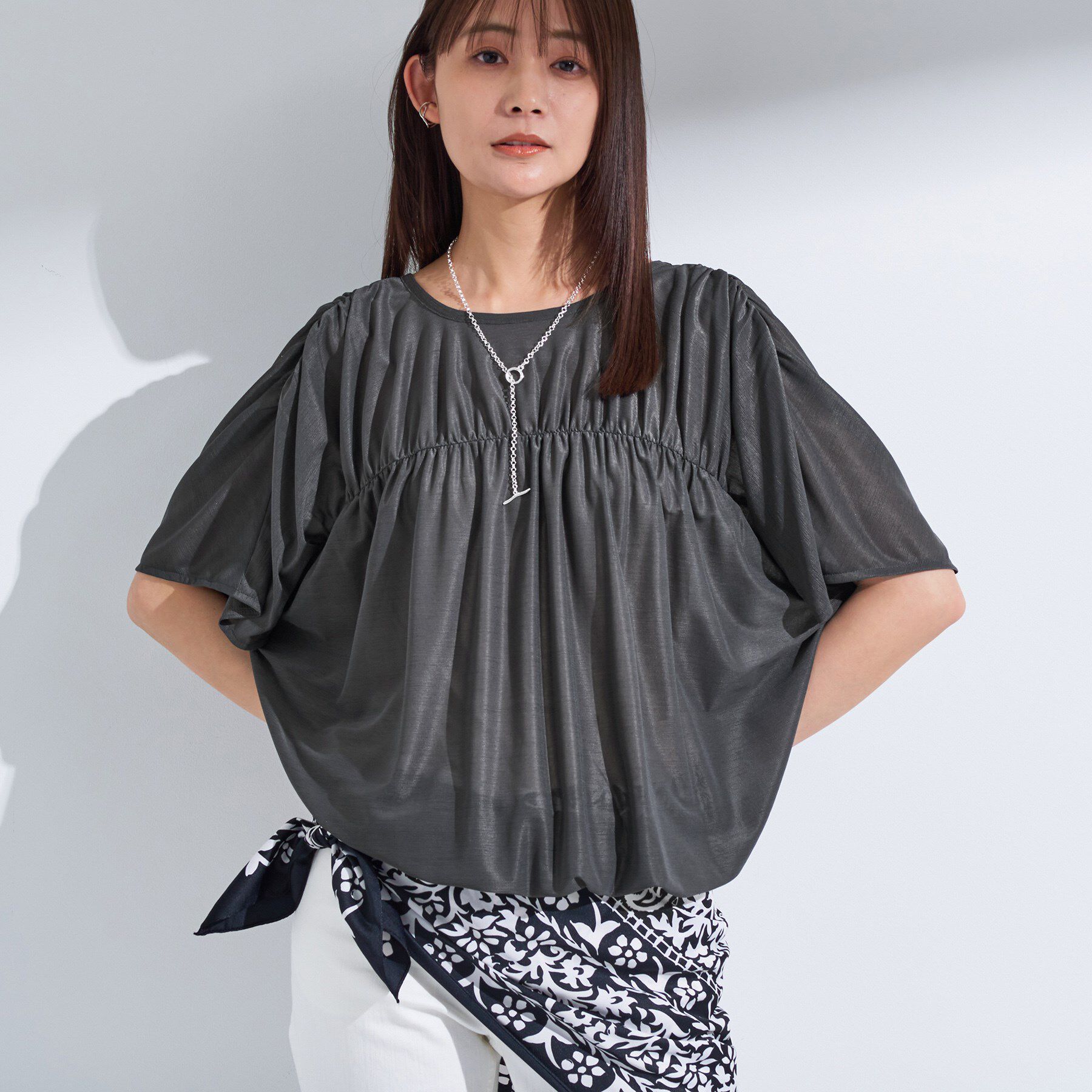 INDIVI「【洗える／体型カバー】シャーリングシアートップス」|Tシャツ・カットソー|チャコールグレー(0