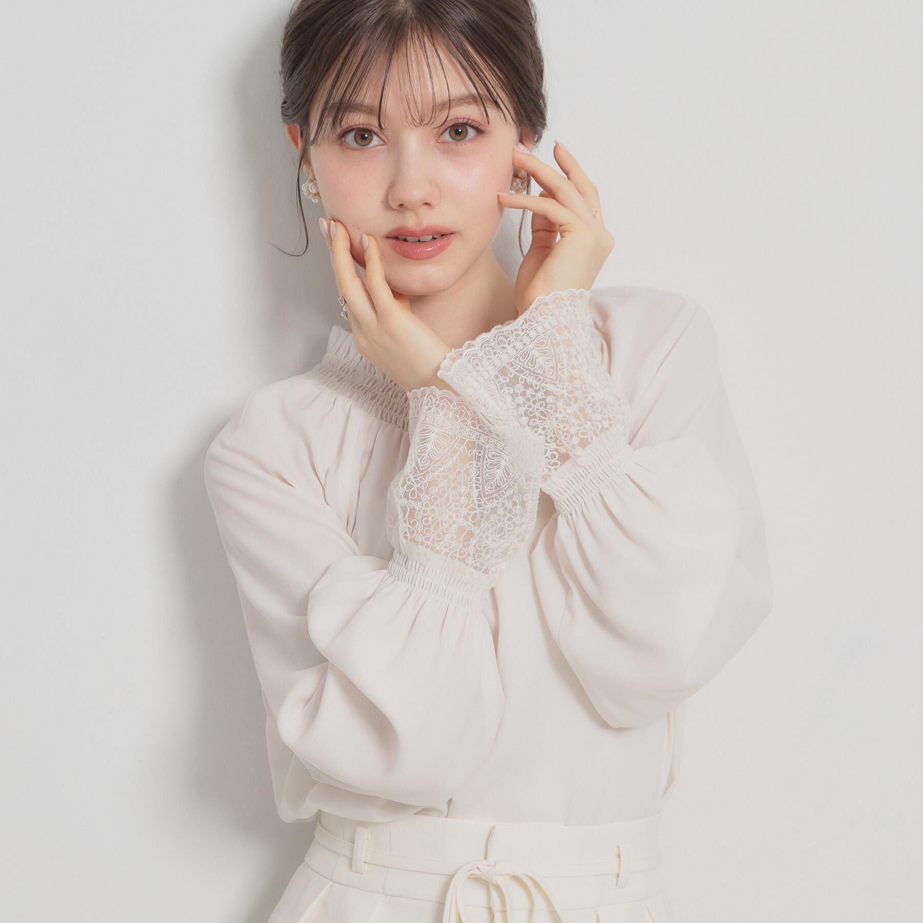 Couture broach「【通勤・着映え】レースカフス ピコシャーリング バックリボンブラウス」|シャツ・ブラウス|
