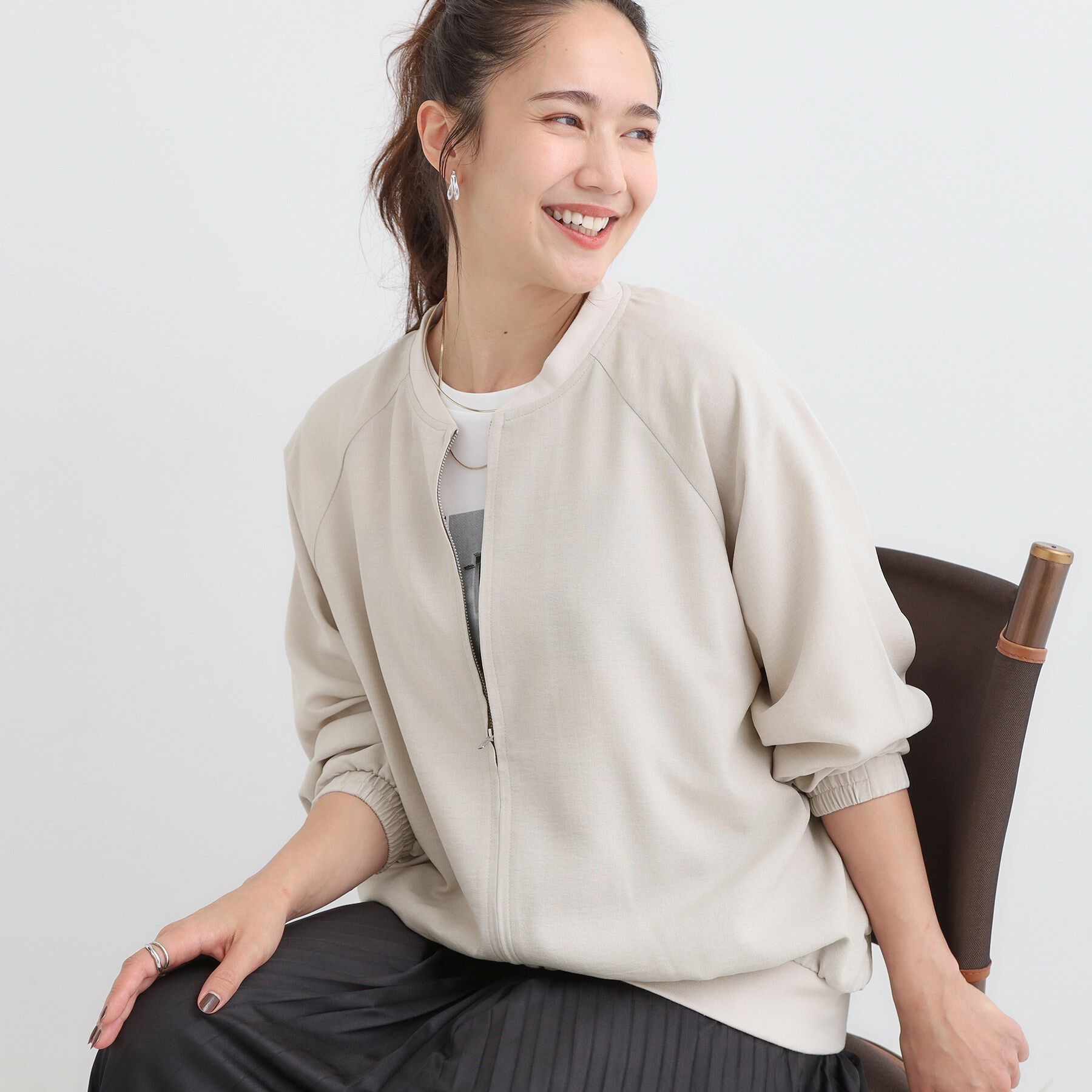 SHOO･LA･RUE「【洗濯機可/S-LL】さっと羽織れる 軽量リブブルゾン」|ブルゾン・スタジャン|ベージュ(052)