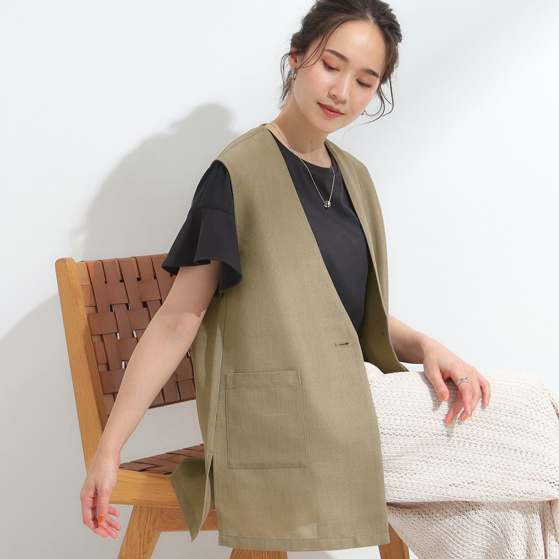 SHOO･LA･RUE「【S-LL】夏のレイヤードコーデに さらりと着られるメッシュジレ」|ベスト・ジレ|カーキ(027)
