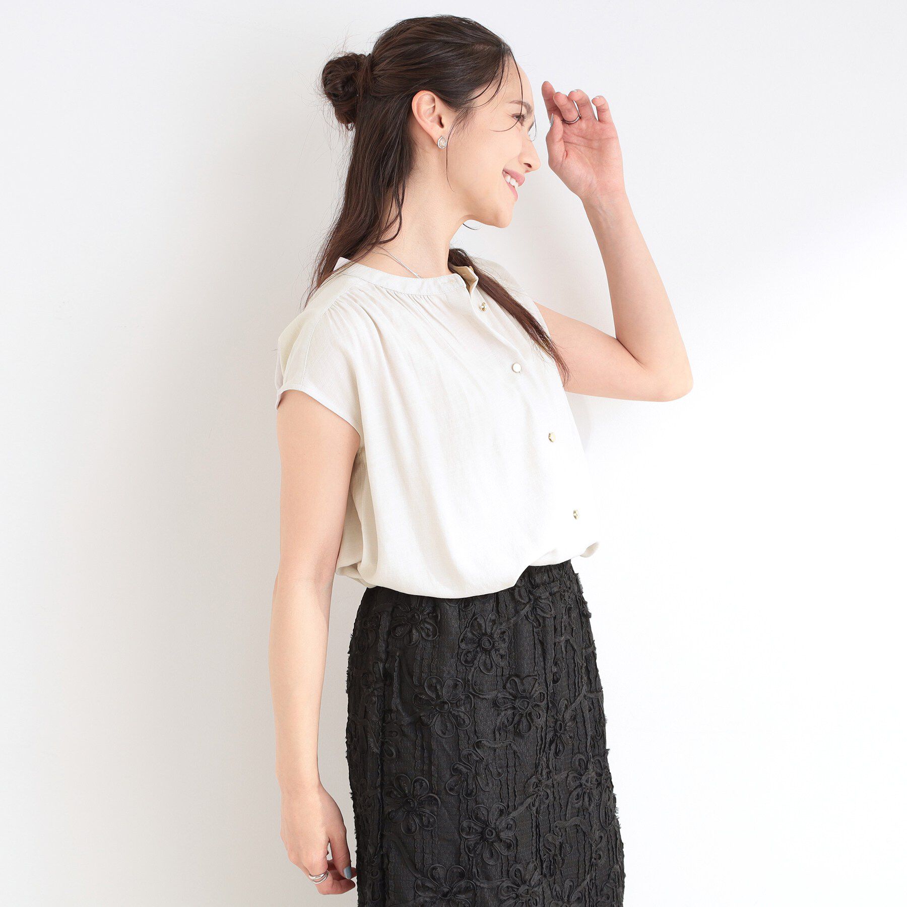 SHOO･LA･RUE「【S-LL/洗濯後しわになりにくい】上品にきれい見え スラブギャザーブラウス」|シャツ・ブラウス|
