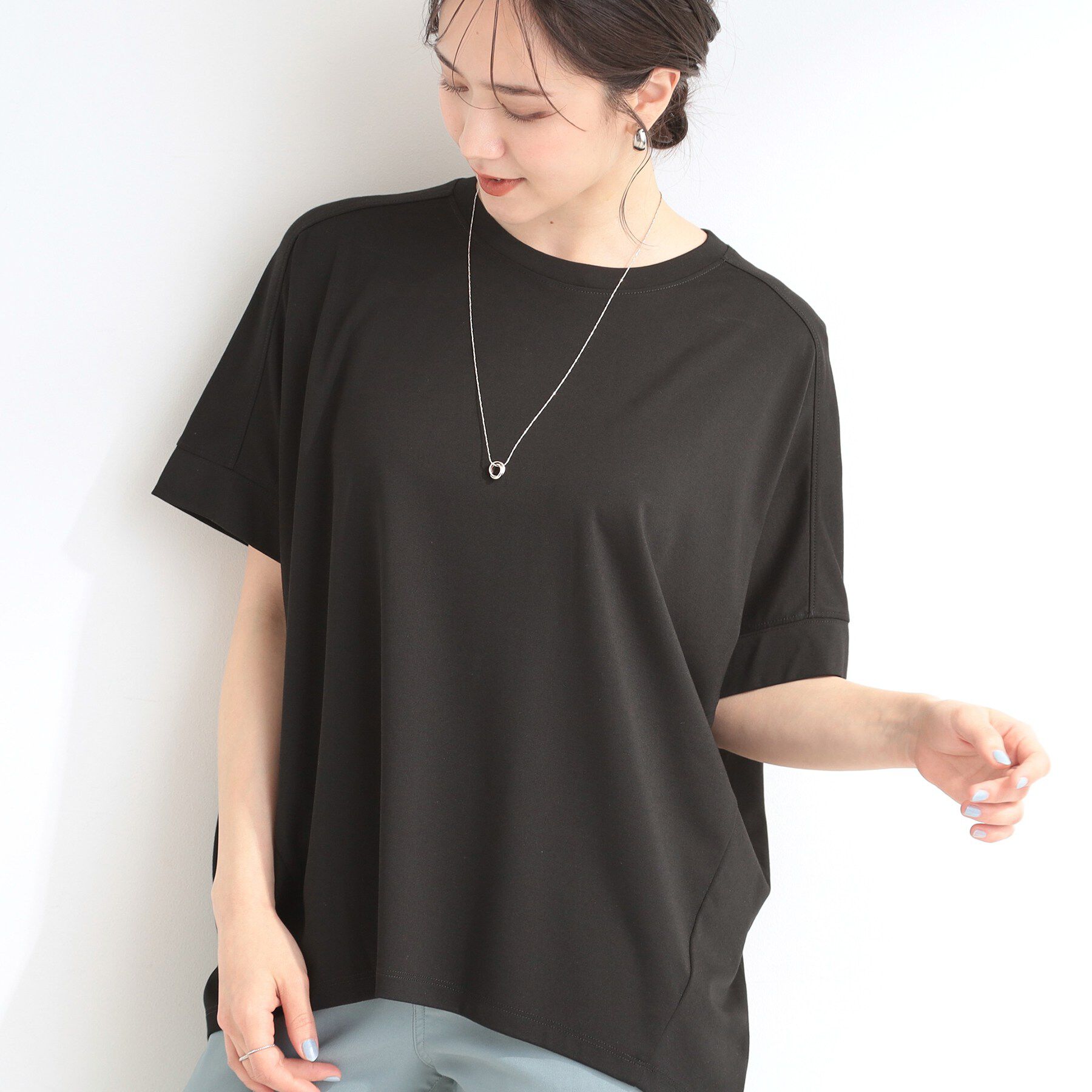 SHOO･LA･RUE「【ひんやり/UV/S-LL/体型カバー】ゆるっとインせず決まる ひやとろドルマンTシャツ」|Tシャツ・カットソー|ブラック(019)