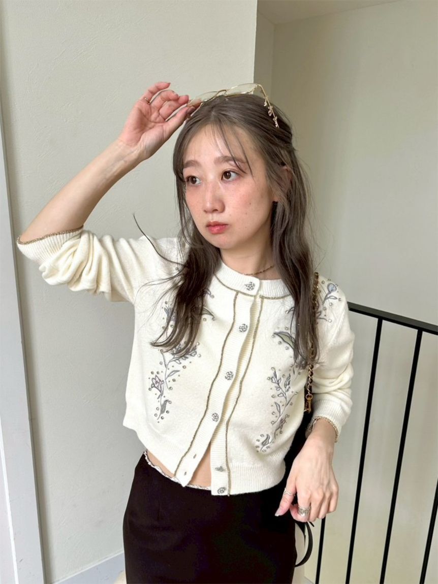 LILY BROWN「[L.B CANDY STOCK] Lilyエンブロイダリービジューカーディガン」|カーディガン|