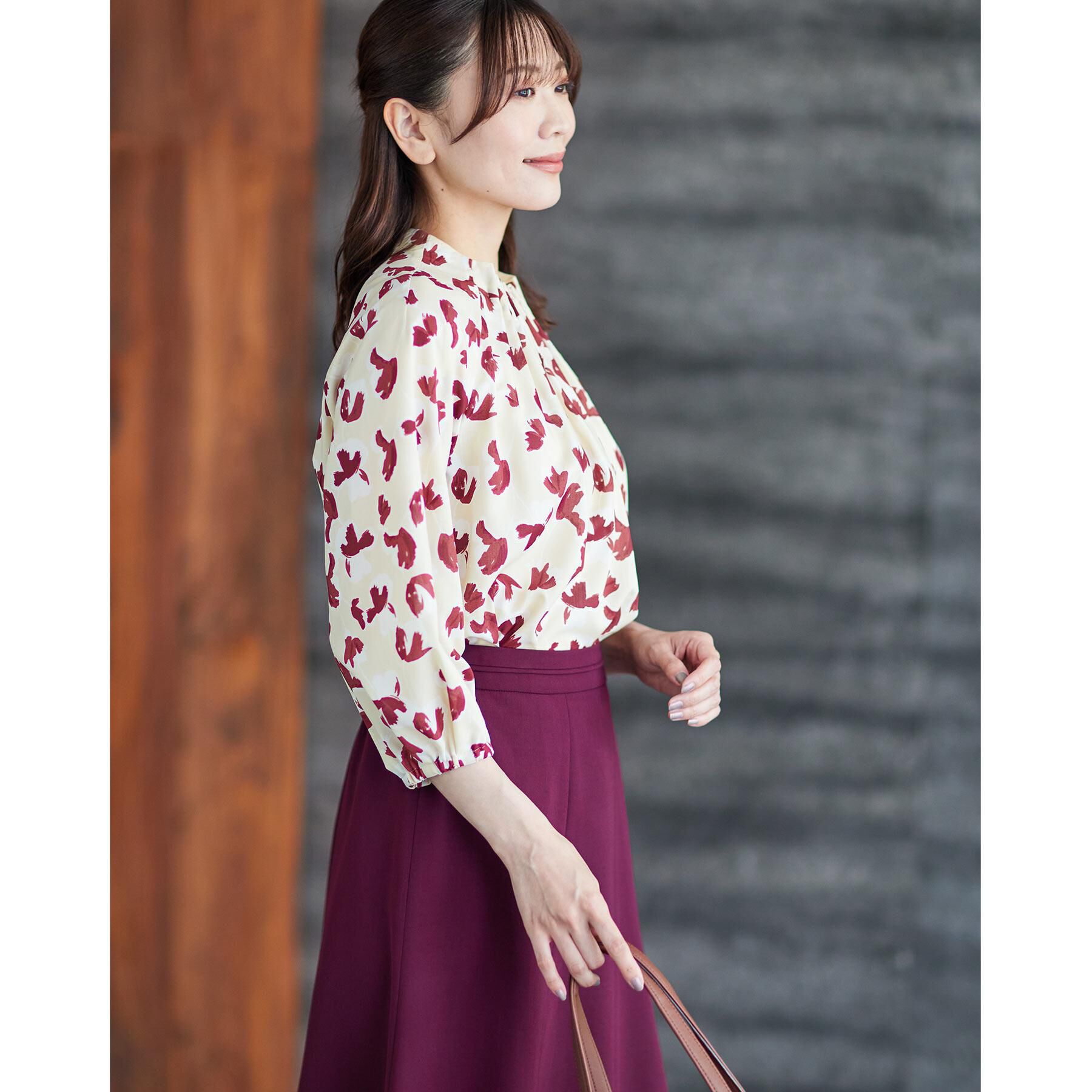 Reflect「【ジャケットのインナーにおすすめ◎】花柄タックデザインブブラウス」|シャツ・ブラウス|