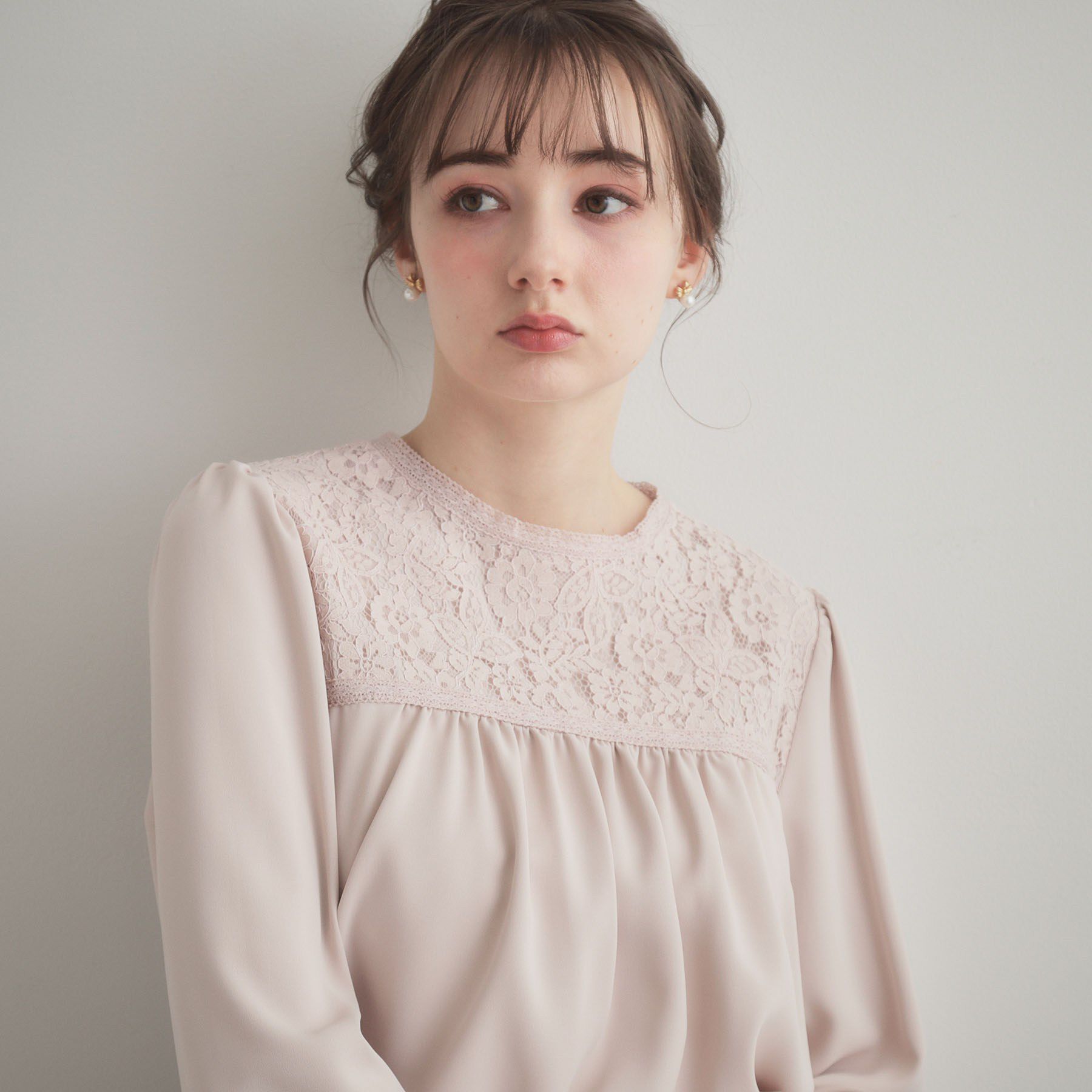 Couture broach「【ハレの日・通勤】レースドッキング ブラウス」|シャツ・ブラウス|