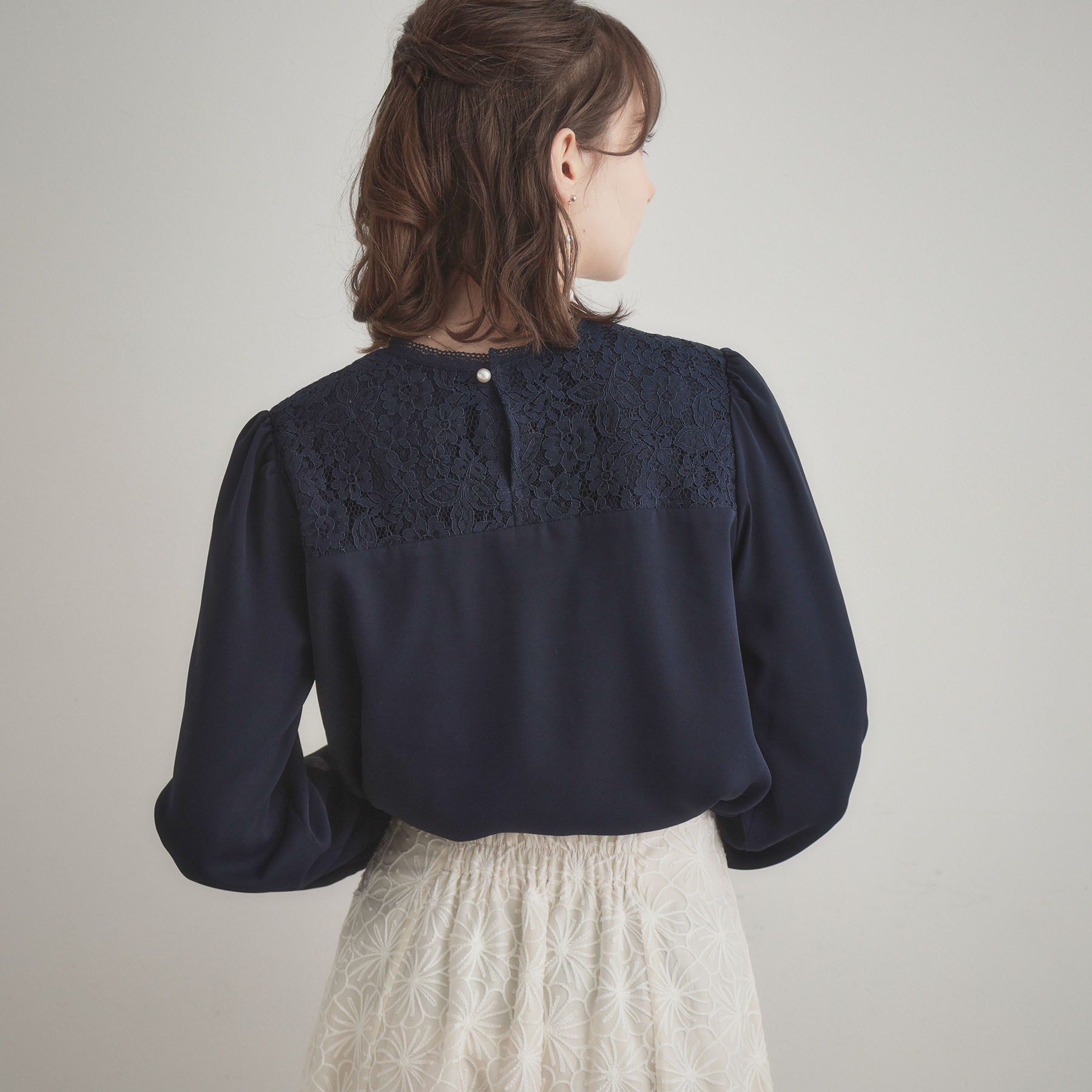 Couture broach「【ハレの日・通勤】レースドッキング ブラウス」|シャツ・ブラウス|