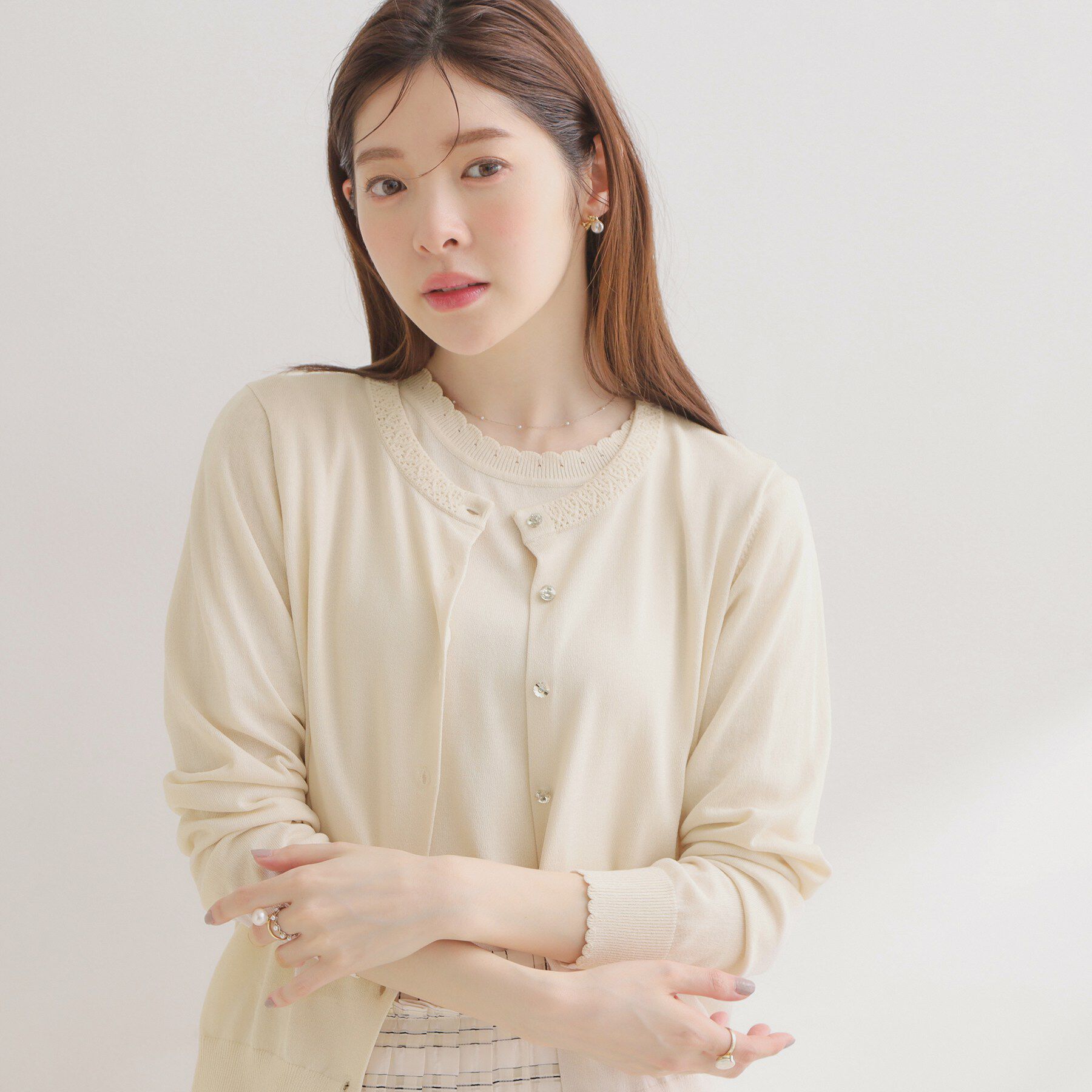 Couture broach「【アンサンブル可・UVカット・アンチピリング】ポイント透かしビジュー釦カーディガン」|カーディガン|アイボリー(004)
