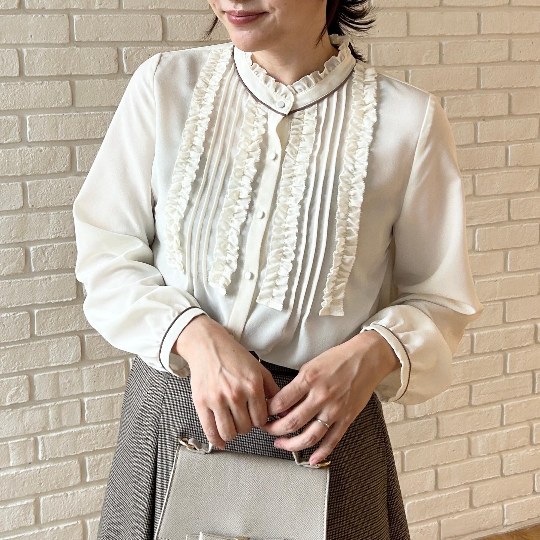 Couture broach「【フリル使いが華やか】ピンタック ブラウス」|シャツ・ブラウス|