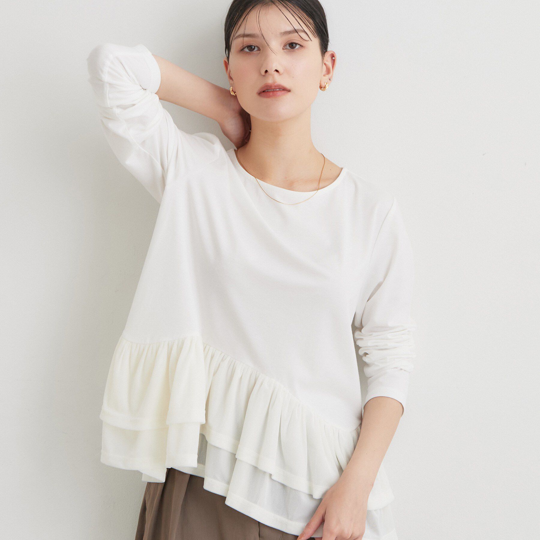 THE SHOP TK「フリルベロアペプラムトップス」|Tシャツ・カットソー|オフホワイト(003