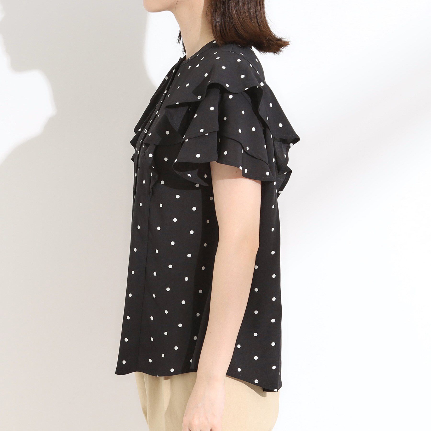 SHOO･LA･RUE「【無地/ドット柄】お袖フリルが華やぐ きれいめブラウス」|シャツ・ブラウス|