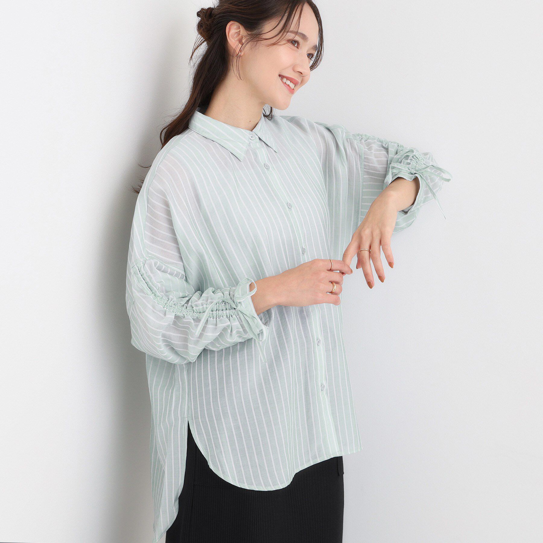 SHOO･LA･RUE「【S-LL】程よい透け感 ストライプ柄 お袖ギャザーデザインシャツ」|シャツ・ブラウス|ミントグリーン(32