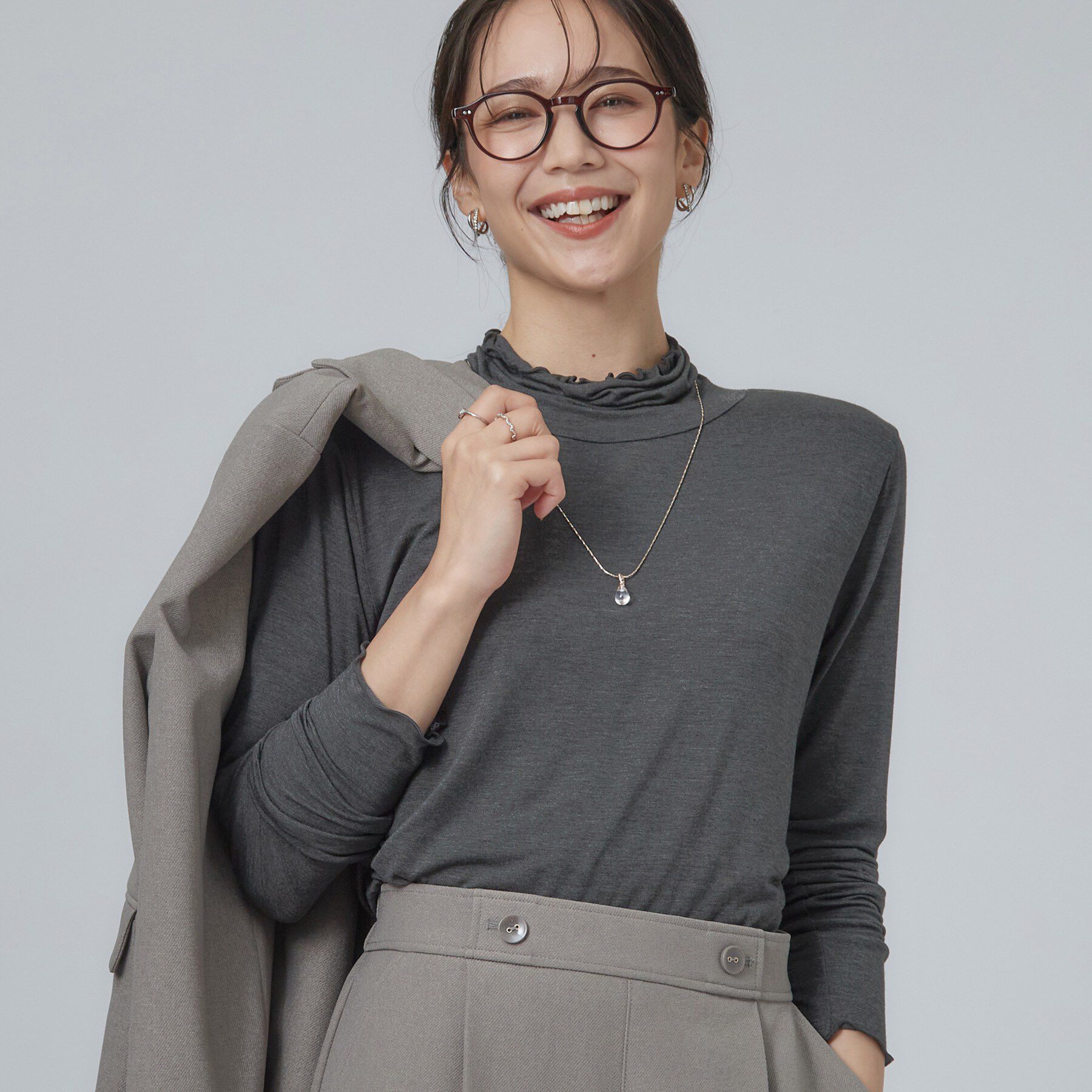 SHOO･LA･RUE「カシミアタッチ吸湿発熱ハイネックインナー」|Tシャツ・カットソー|チャコールグレー(0
