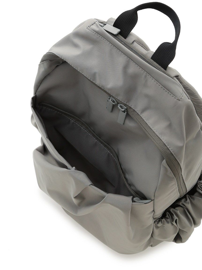 emmi atelier「【ONLINE限定カラー】eco 撥水ギャザーボディーバックパック」|リュック|