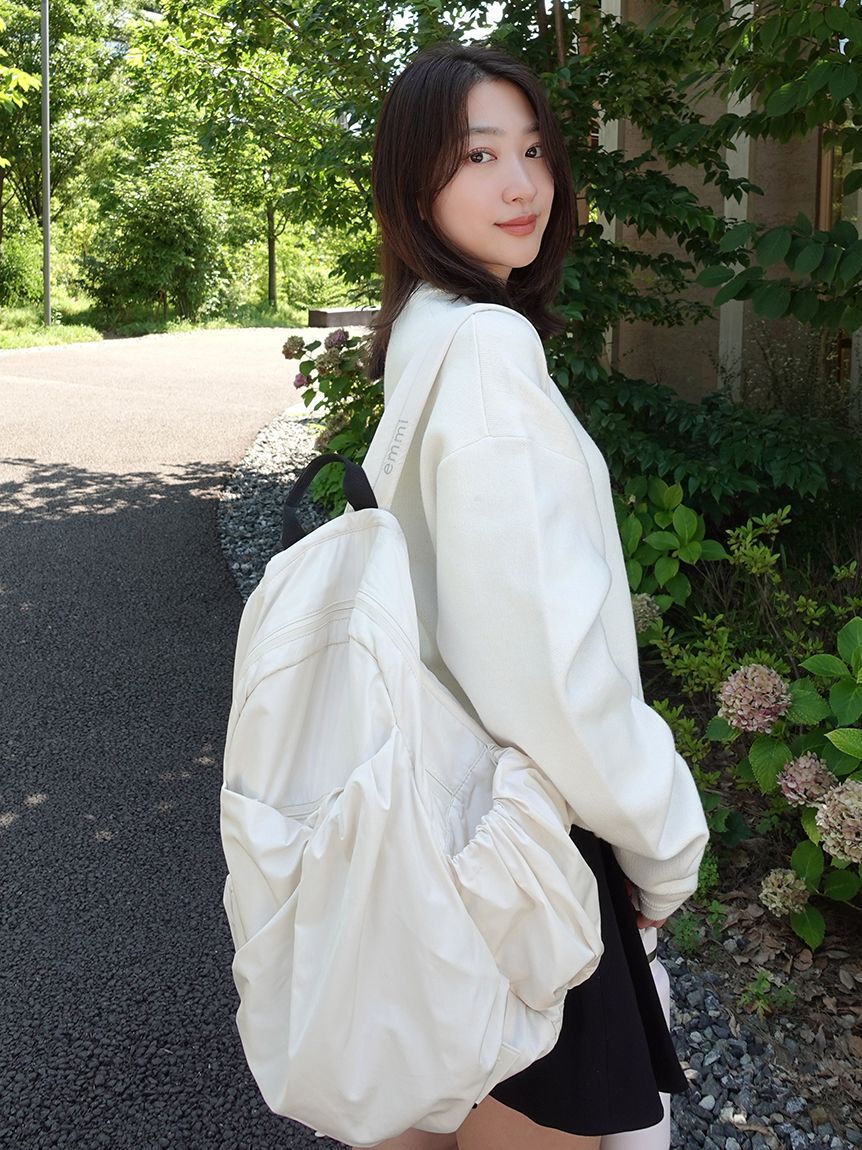 emmi atelier「eco 撥水ギャザーボディーバックパック」|リュック|