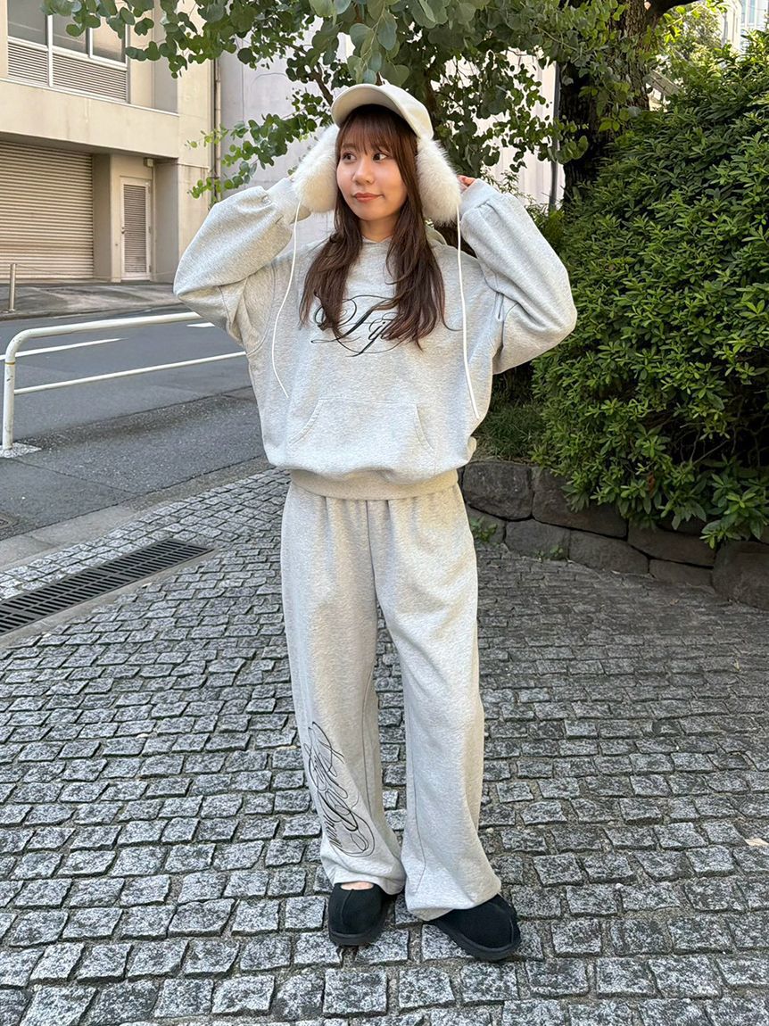 LILY BROWN「スクリプトスウェットパンツ」|チノ|
