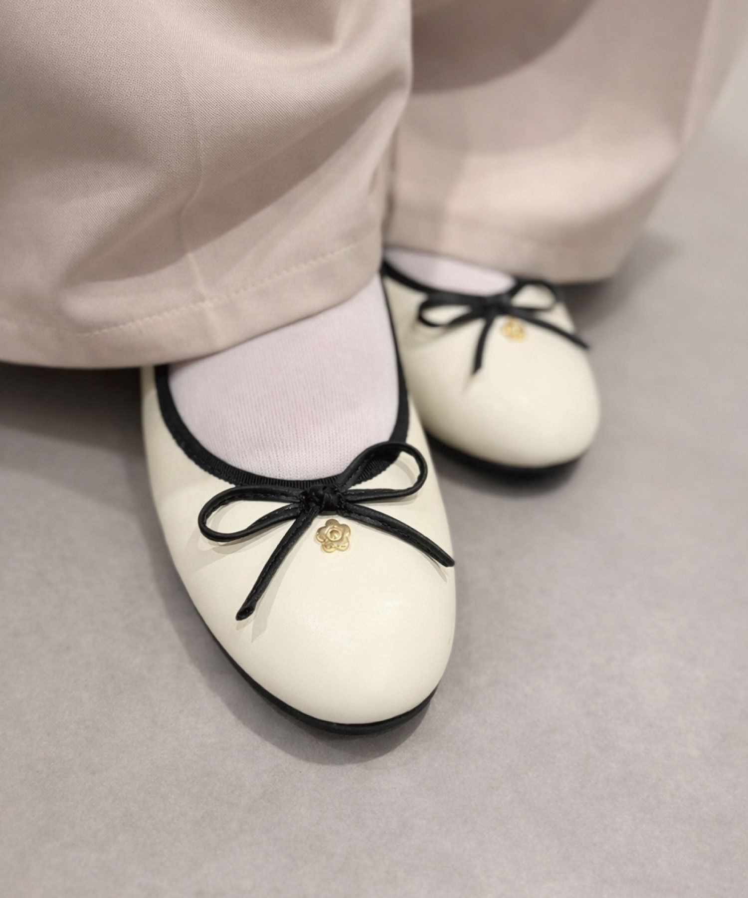 MARY QUANT「デイジーメタルバレエ シューズ」|バレエシューズ|アイボリー