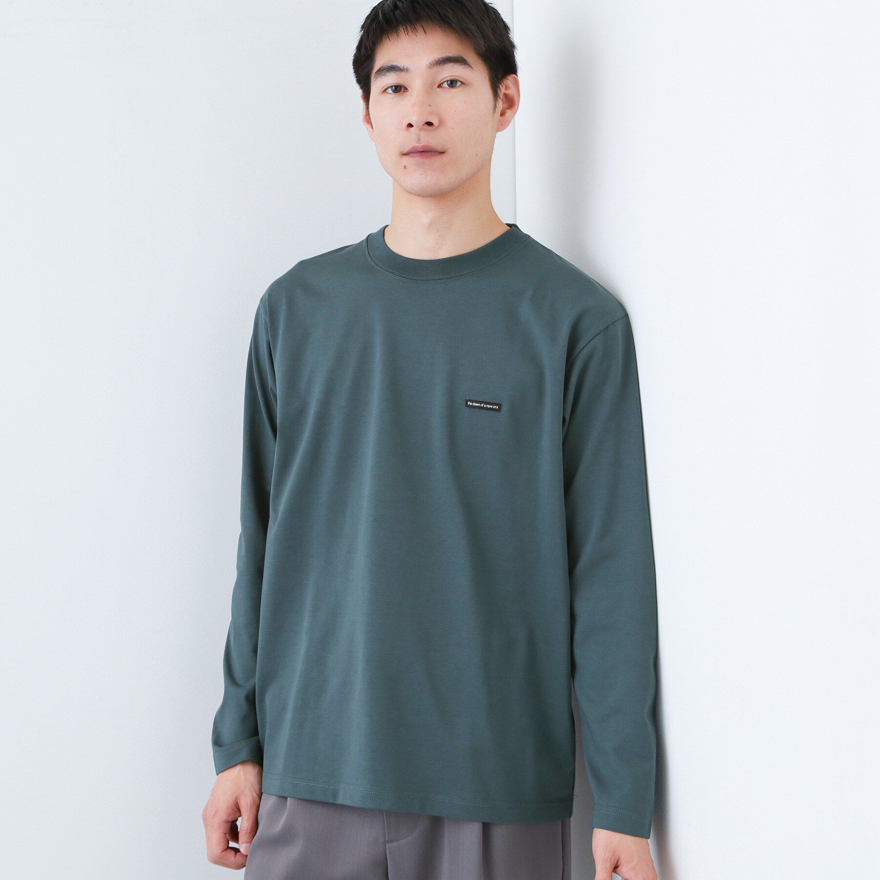 THE SHOP TK「【スタイルを選ばず着られる】ワンポイント 長袖Tシャツ 洗濯機OK/UVカット/毛玉になりにくい」|Tシャツ・カットソー|