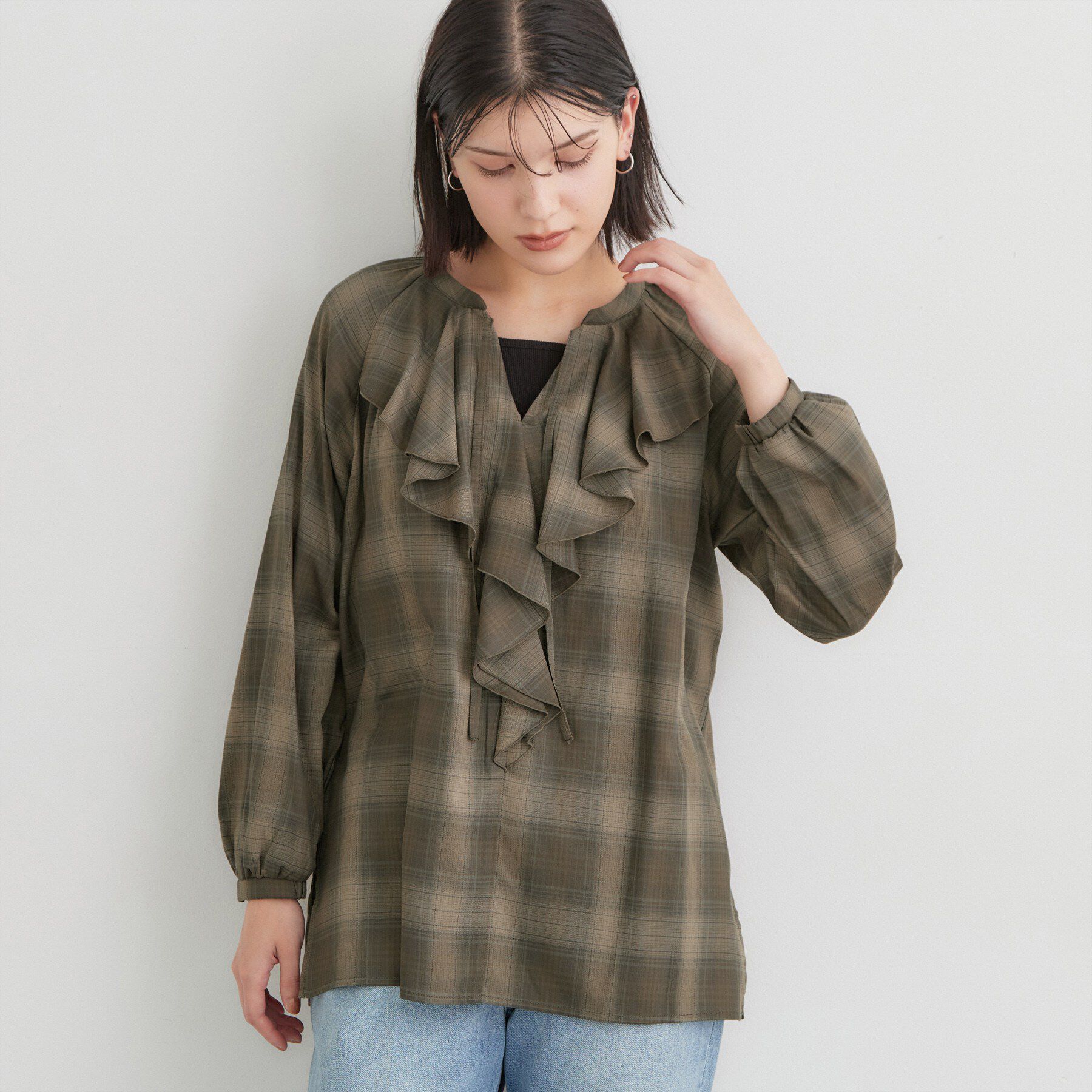 THE SHOP TK「【洗濯機OK】レトロな雰囲気 チェックフリルブラウス」|シャツ・ブラウス|