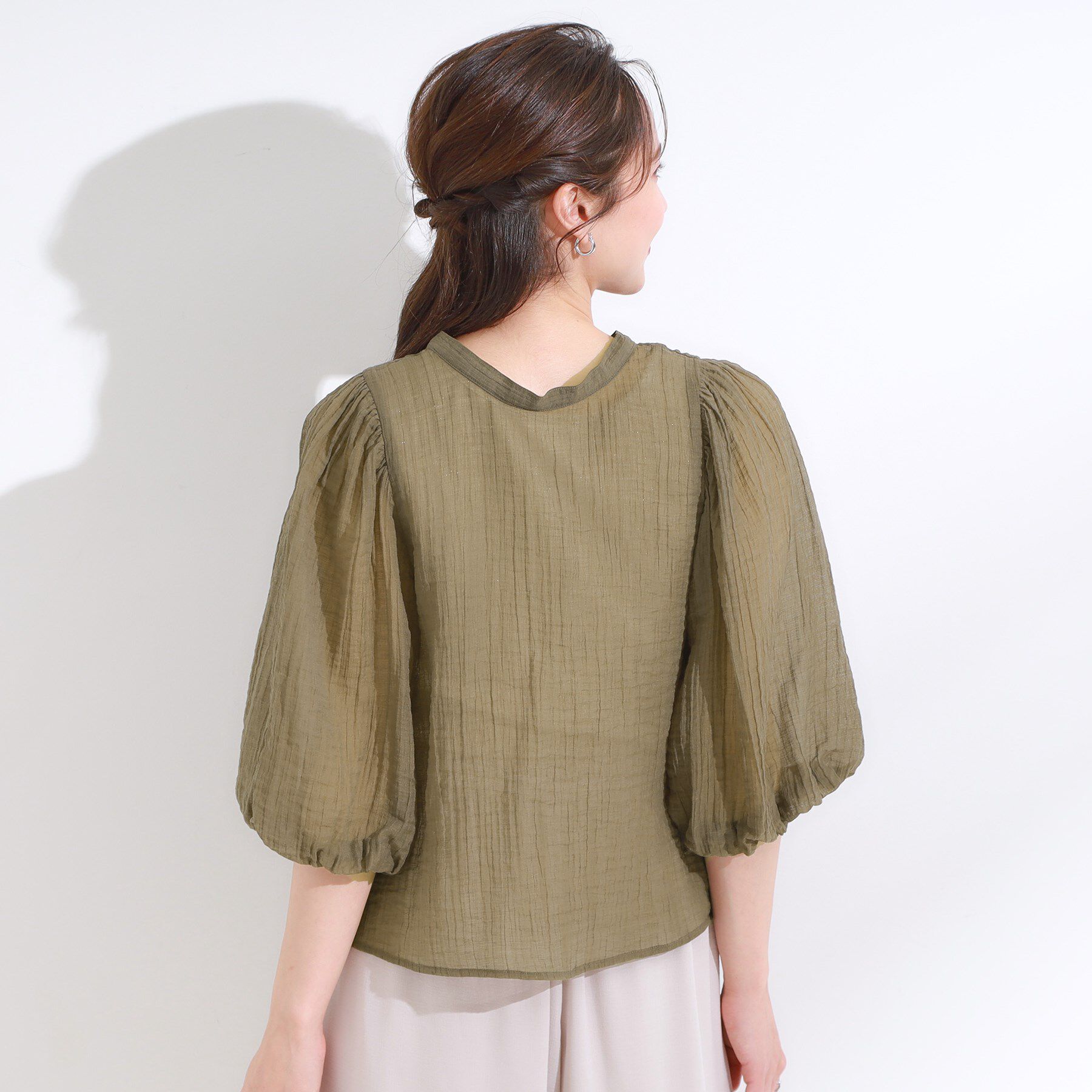 SHOO･LA･RUE「【S-LL/前後2WAY】バルーンスリーブが華やか こなれ見えシアーブラウス」|シャツ・ブラウス|
