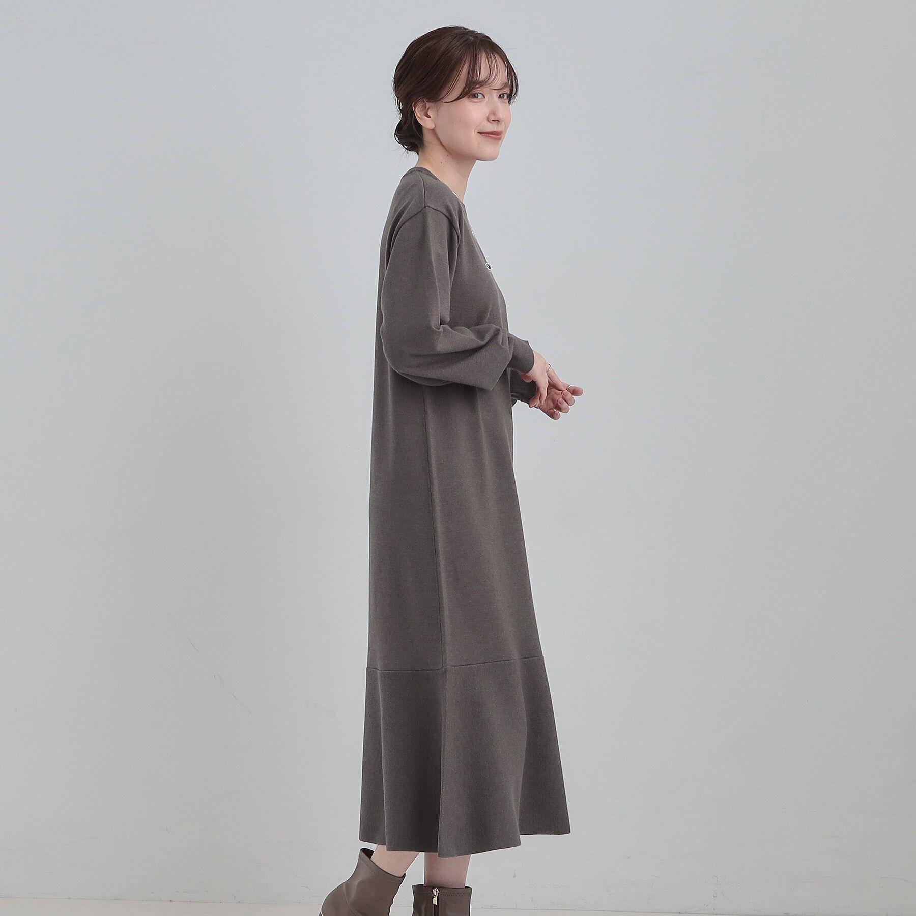 SHOO･LA･RUE「【洗濯機可/S-LL】スタイルがすっきりに見える 裾マーメイドニットワンピース」|ワンピース|