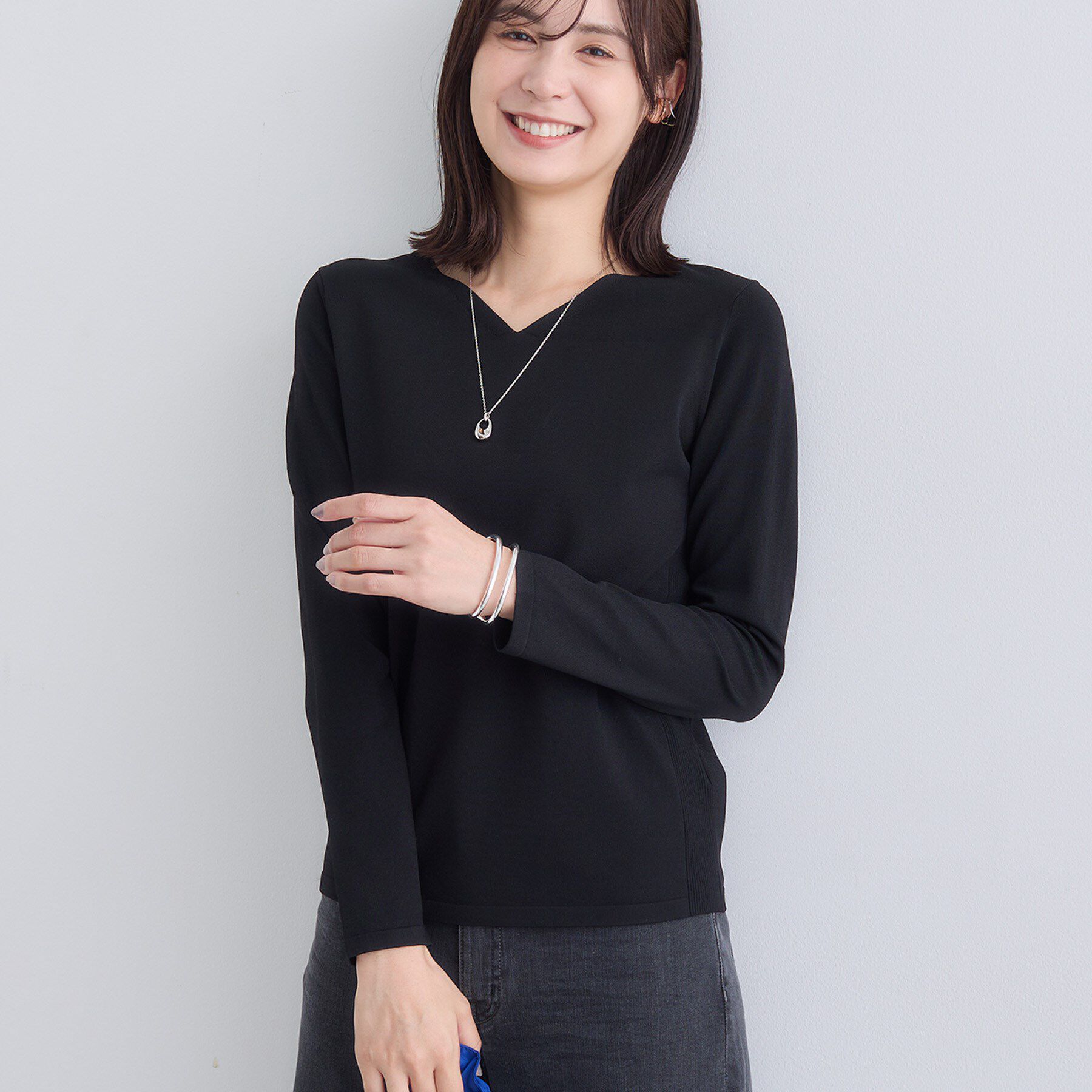 INDIVI「【洗える】Vネックコンパクトニット」|ニット・セーター|