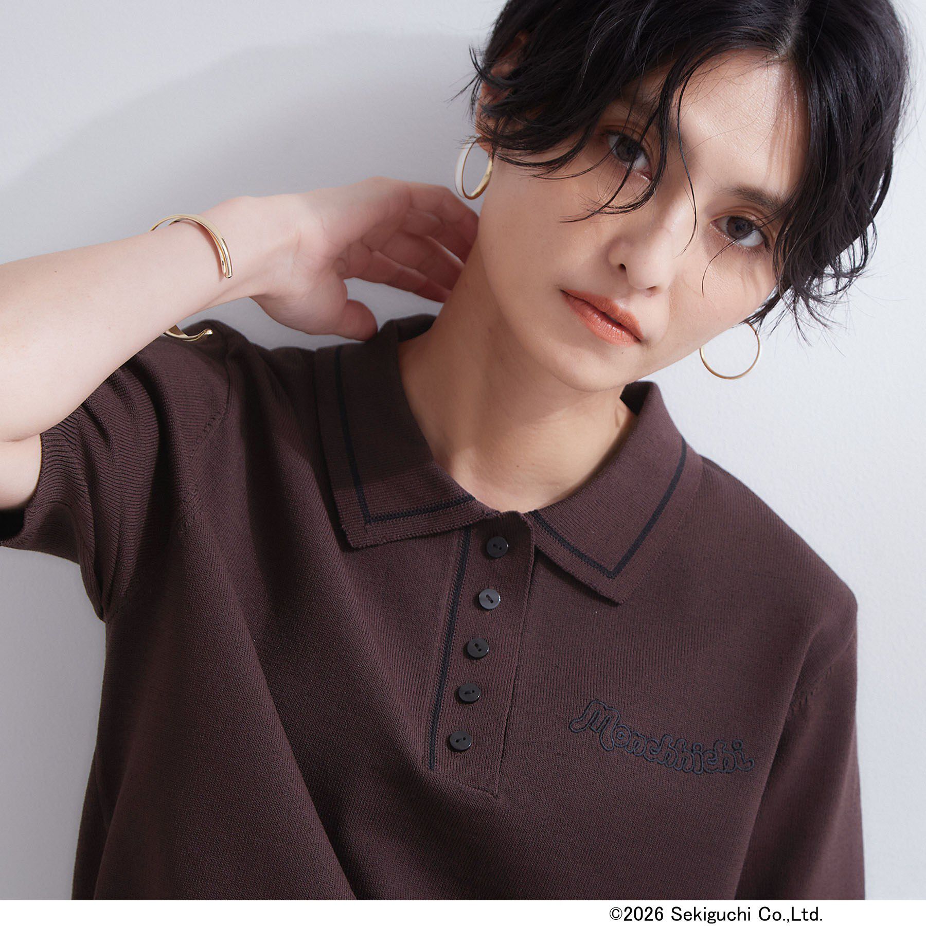 OPAQUE.CLIP「【モンチッチ】刺繍入りポロニット《洗濯機OK》」|ニット・セーター|ブラウン(044)