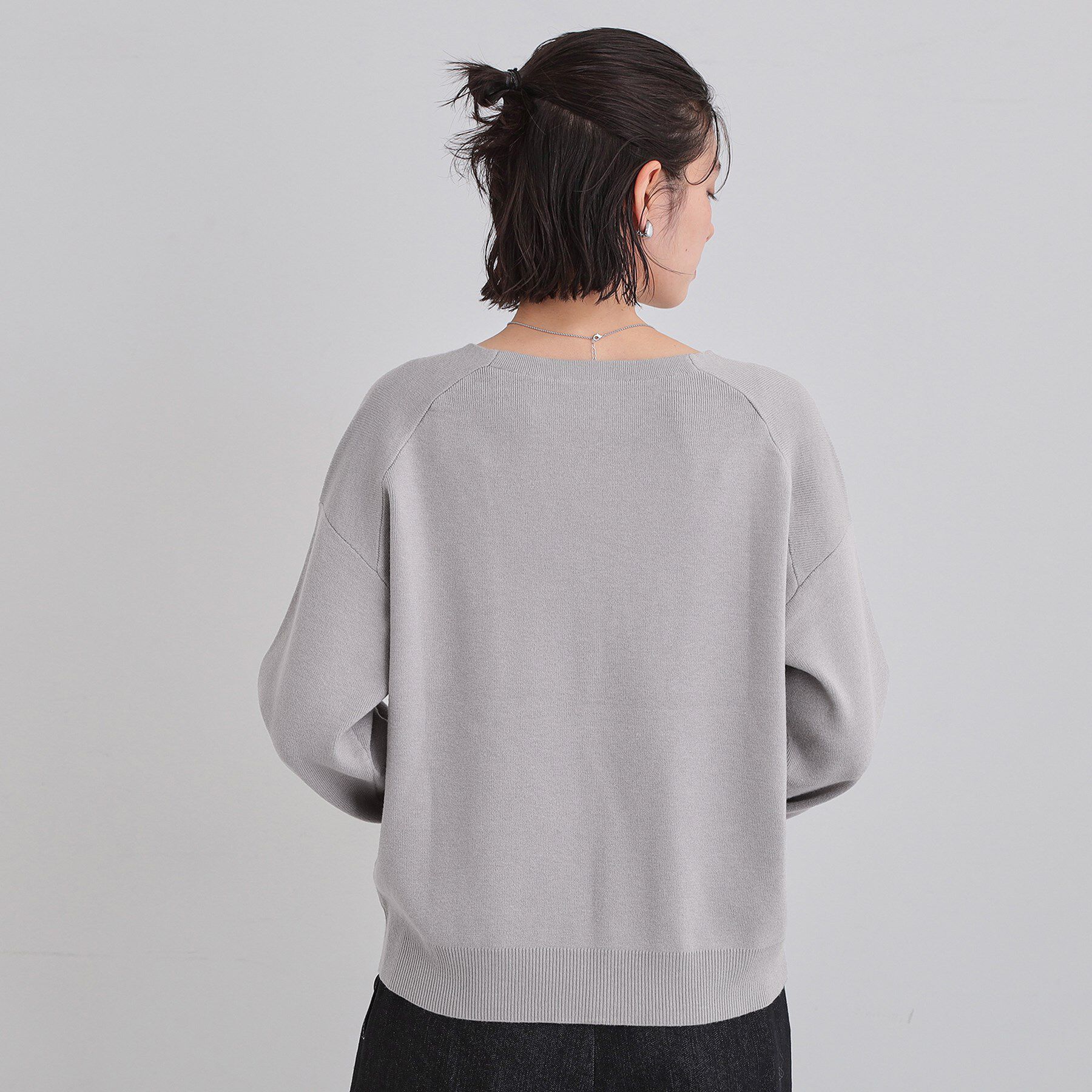 THE SHOP TK「【すっきりシルエットが叶う】大人のためのVネックニット/毛玉になりにくい/静電気防止/洗濯機OK」|ニット・セーター|