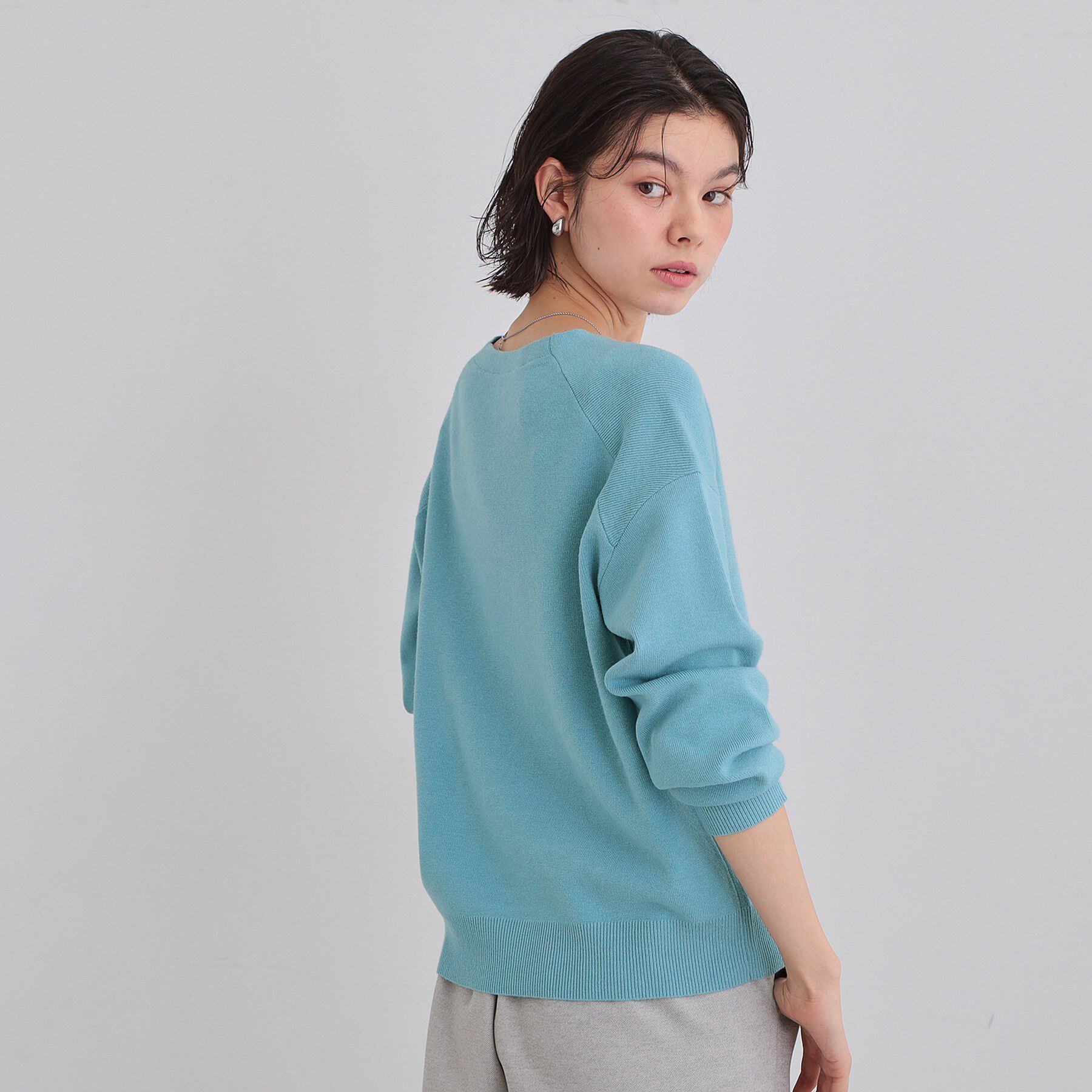 THE SHOP TK「【すっきりシルエットが叶う】大人のためのVネックニット/毛玉になりにくい/静電気防止/洗濯機OK」|ニット・セーター|
