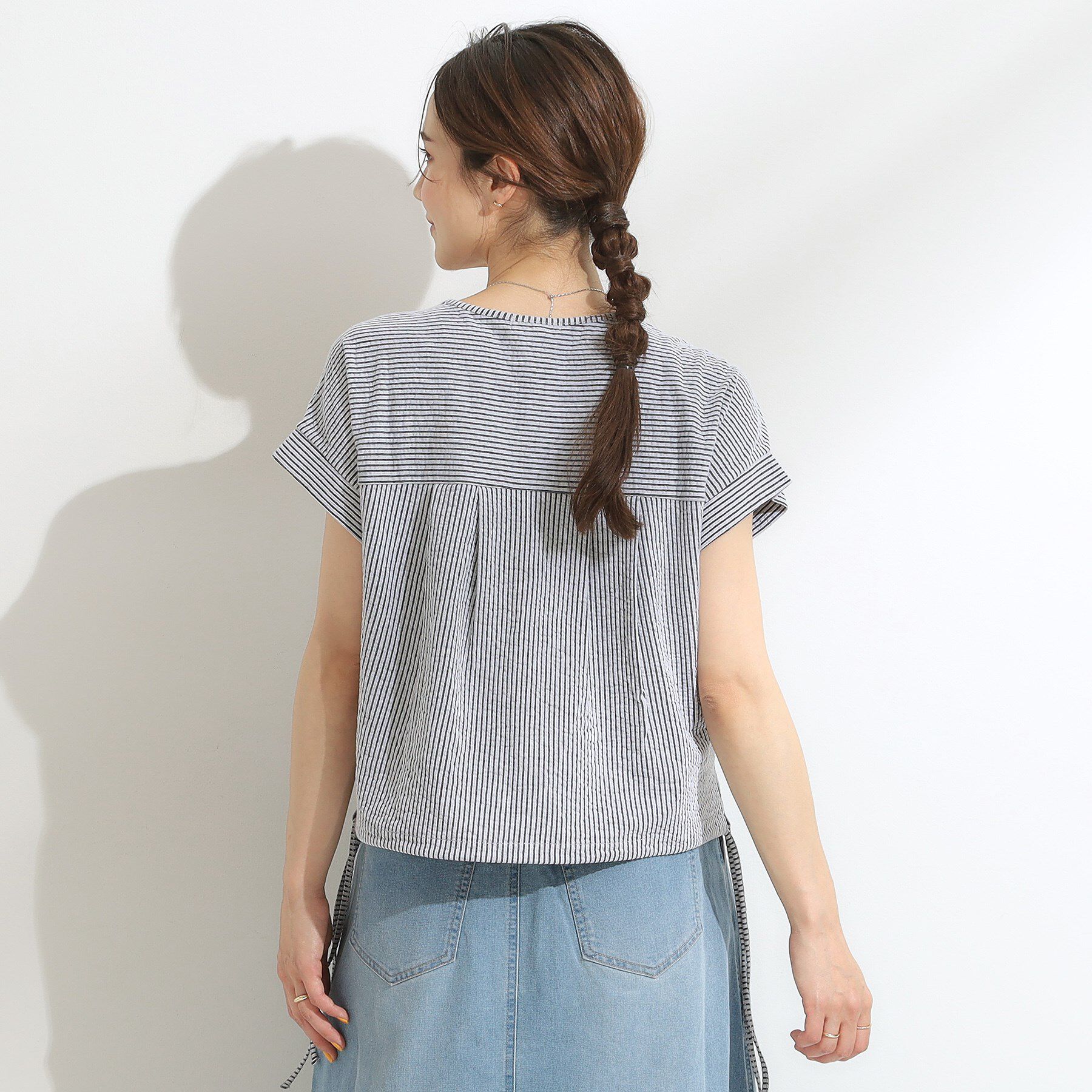 SHOO･LA･RUE「【洗える/S-LL】シルエット変化を楽しめる サッカーストライプ柄スキッパートップス」|Tシャツ・カットソー|