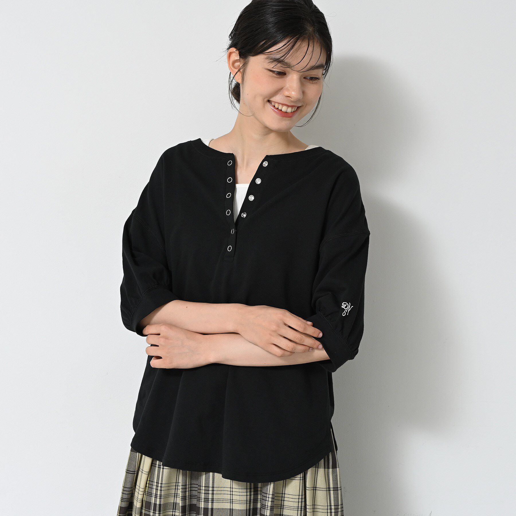 Dessin「【360度可愛い/前後2WAY/洗える】ライトコットンヘンリーカットソー」|Tシャツ・カットソー|