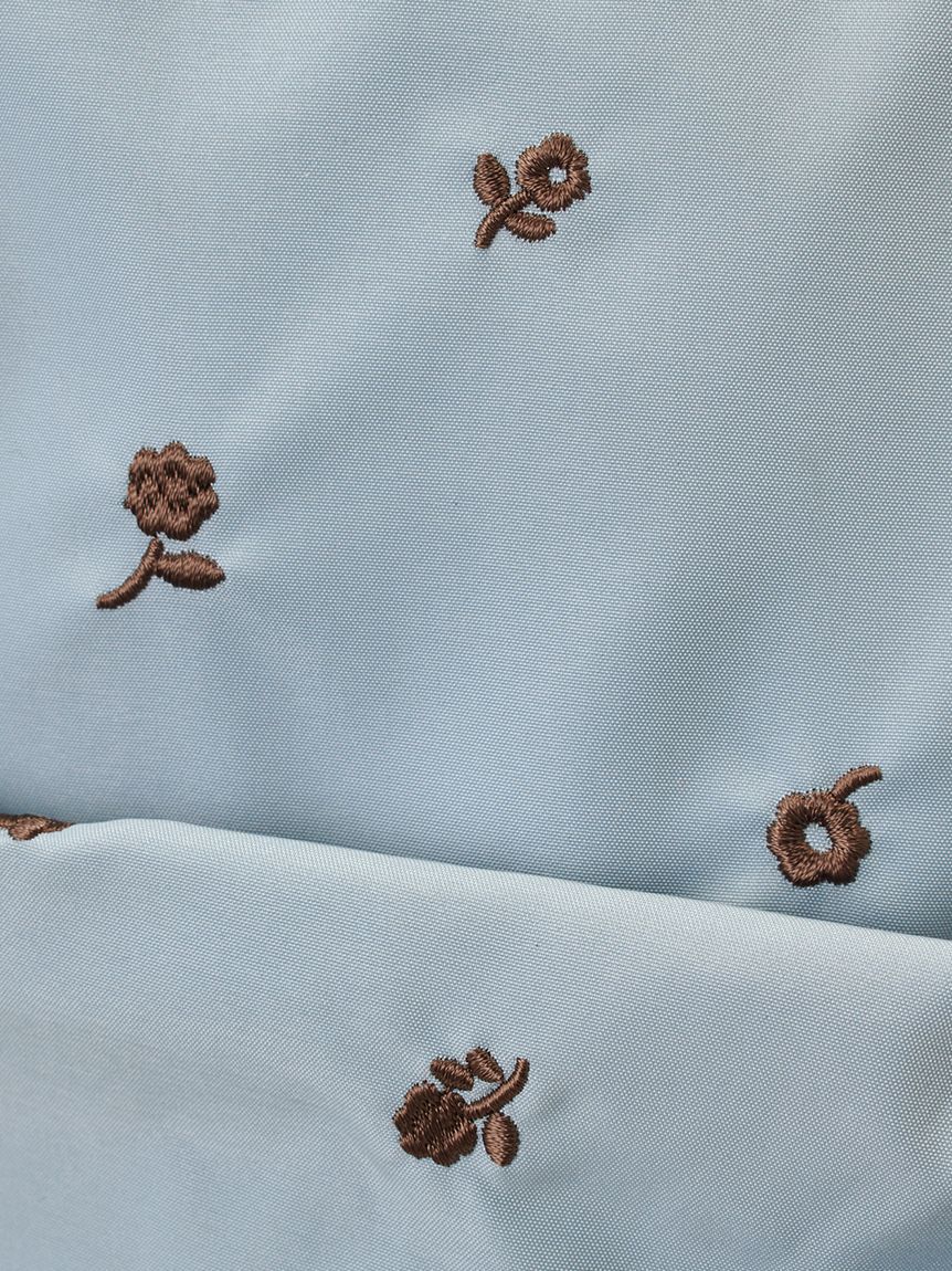 emmi atelier「【限定カラーあり】フラワー刺繍 撥水ギャザーボディーバックパック」|リュック|