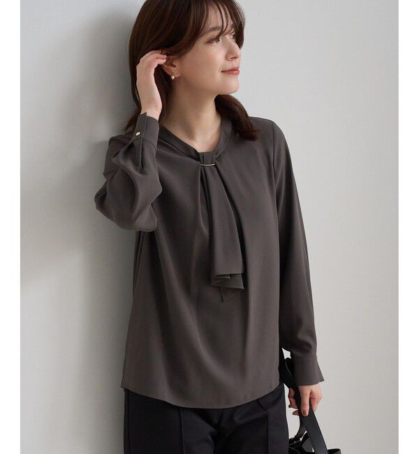 Rope&rsquo;Picnic「【WEB限定サイズ】メタルパーツフロントフリルタイロングスリーブブラウス/通勤・お仕事」|シャツ・ブラウス|チャコール(06)