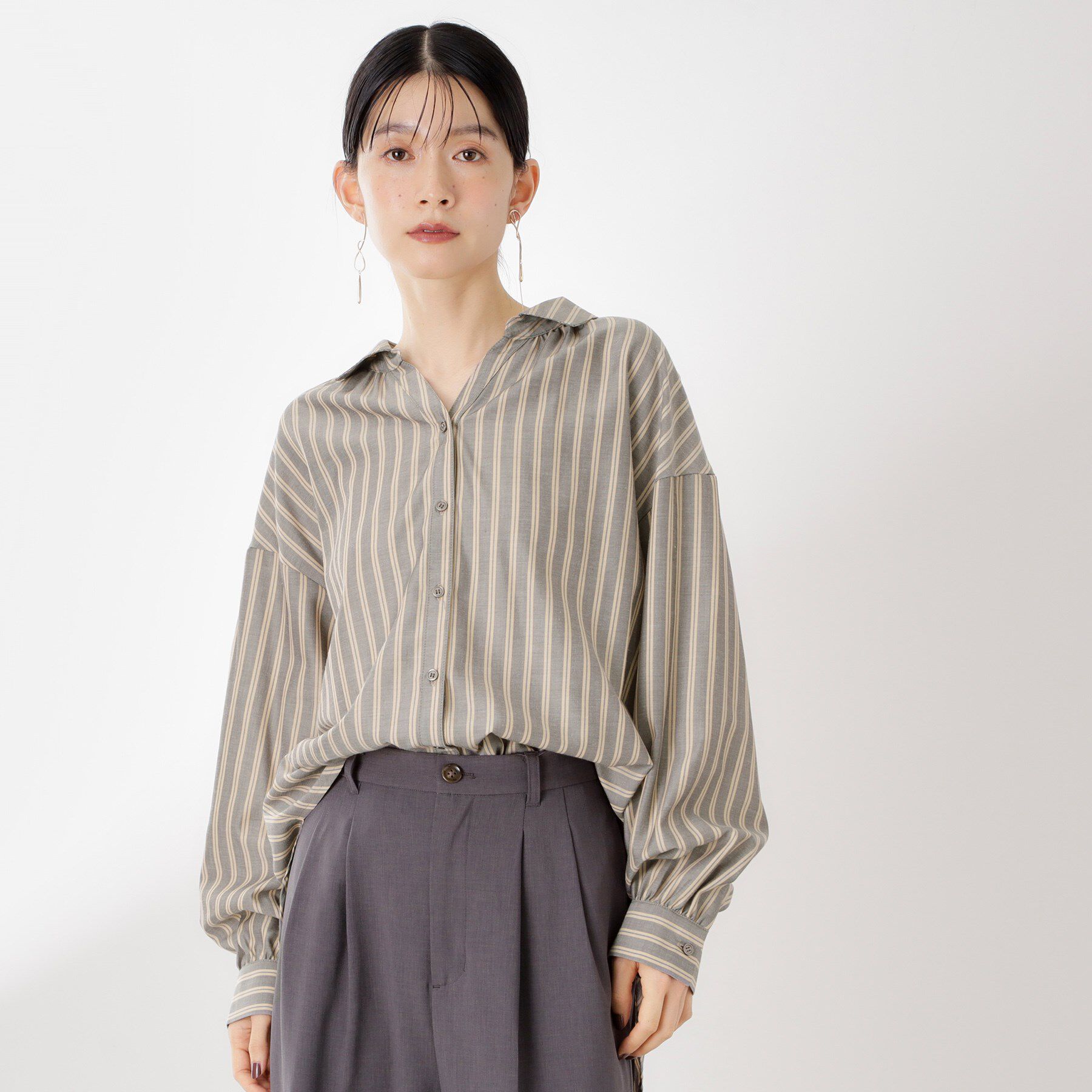 THE SHOP TK「【後ろ姿もサマになる】ストライプ バックシャーリングシャツ/体型カバー/洗える」|シャツ・ブラウス|