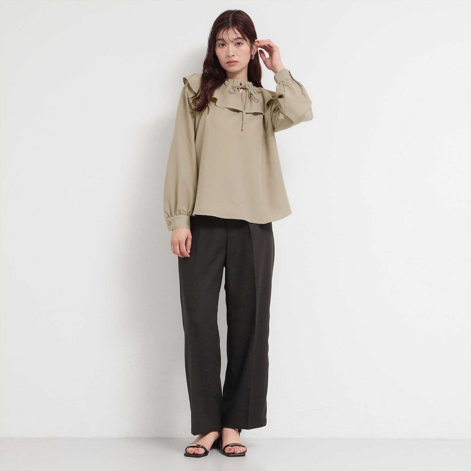 THE SHOP TK「大人のフェミニンカジュアルに エアリーフリルブラウス」|シャツ・ブラウス|