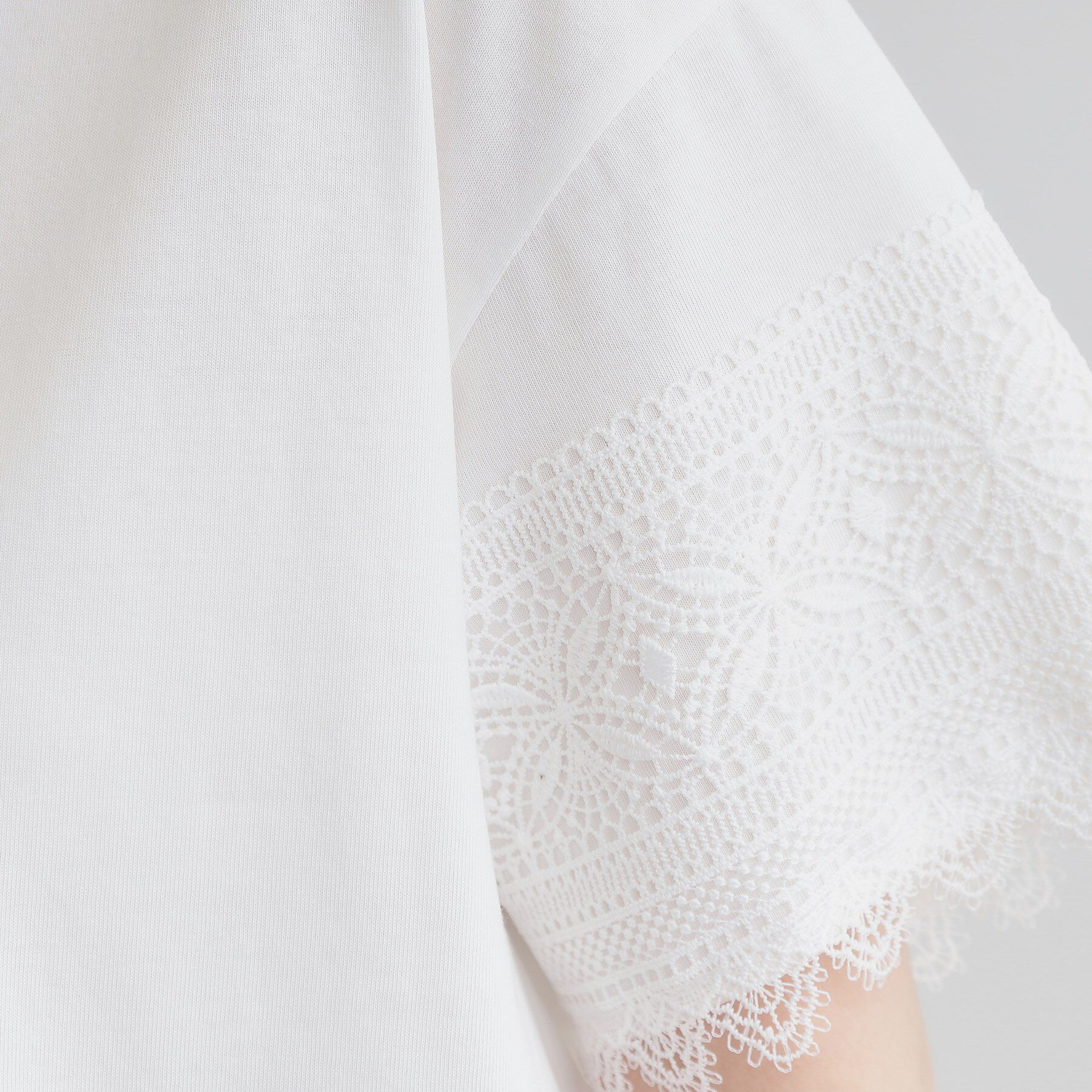 grove「【洗える/二の腕カバー】上品なレースで叶える、きちんと見えの夏Tシャツ」|Tシャツ・カットソー|