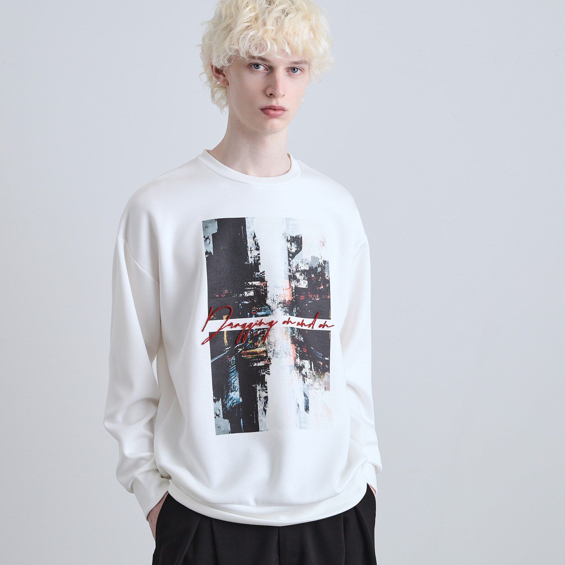 tk.TAKEO KIKUCHI「アーバングラフィックブラシ刺繍長袖Tシャツ」|Tシャツ・カットソー|ホワイト(001)