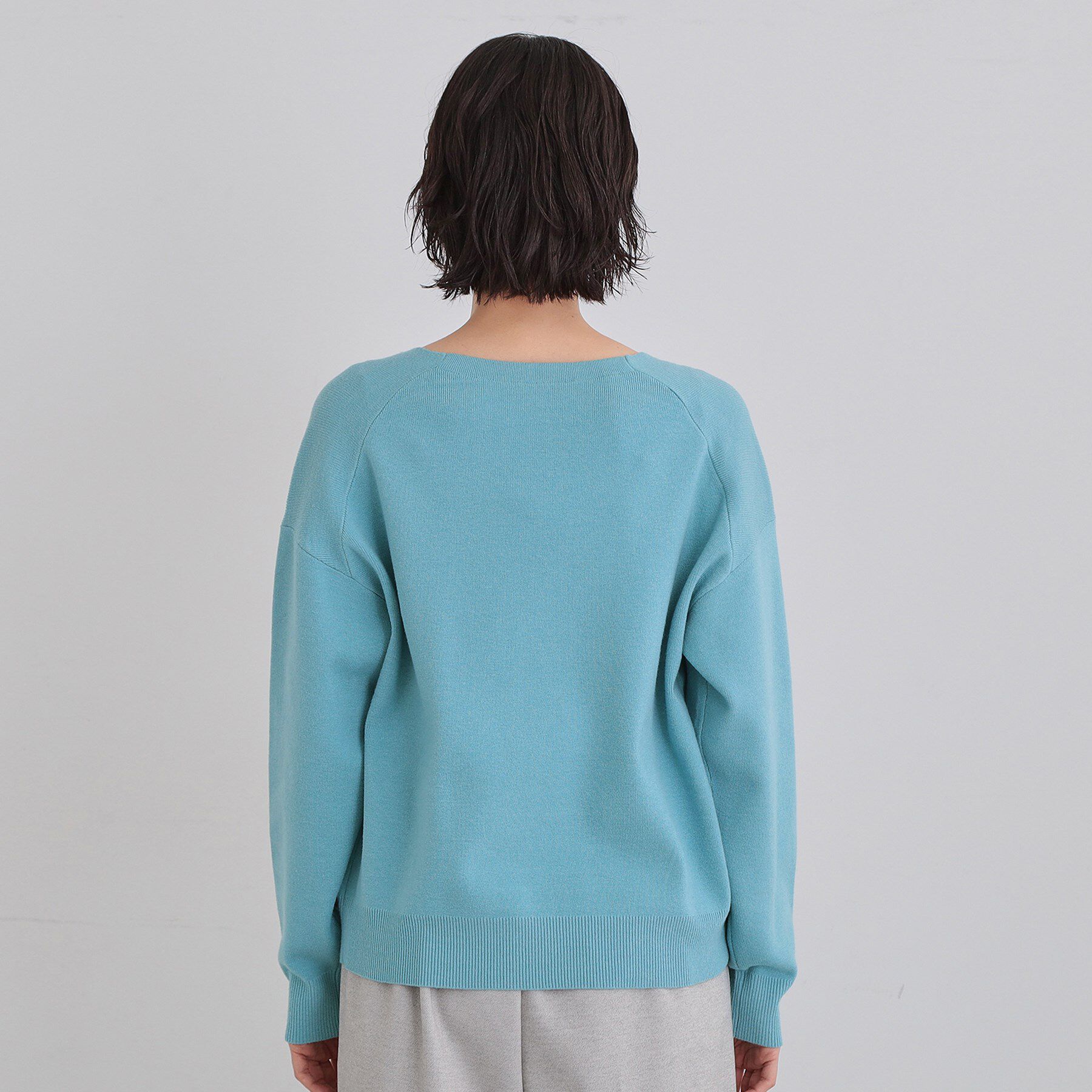 THE SHOP TK「【すっきりシルエットが叶う】大人のためのVネックニット/毛玉になりにくい/静電気防止/洗濯機OK」|ニット・セーター|